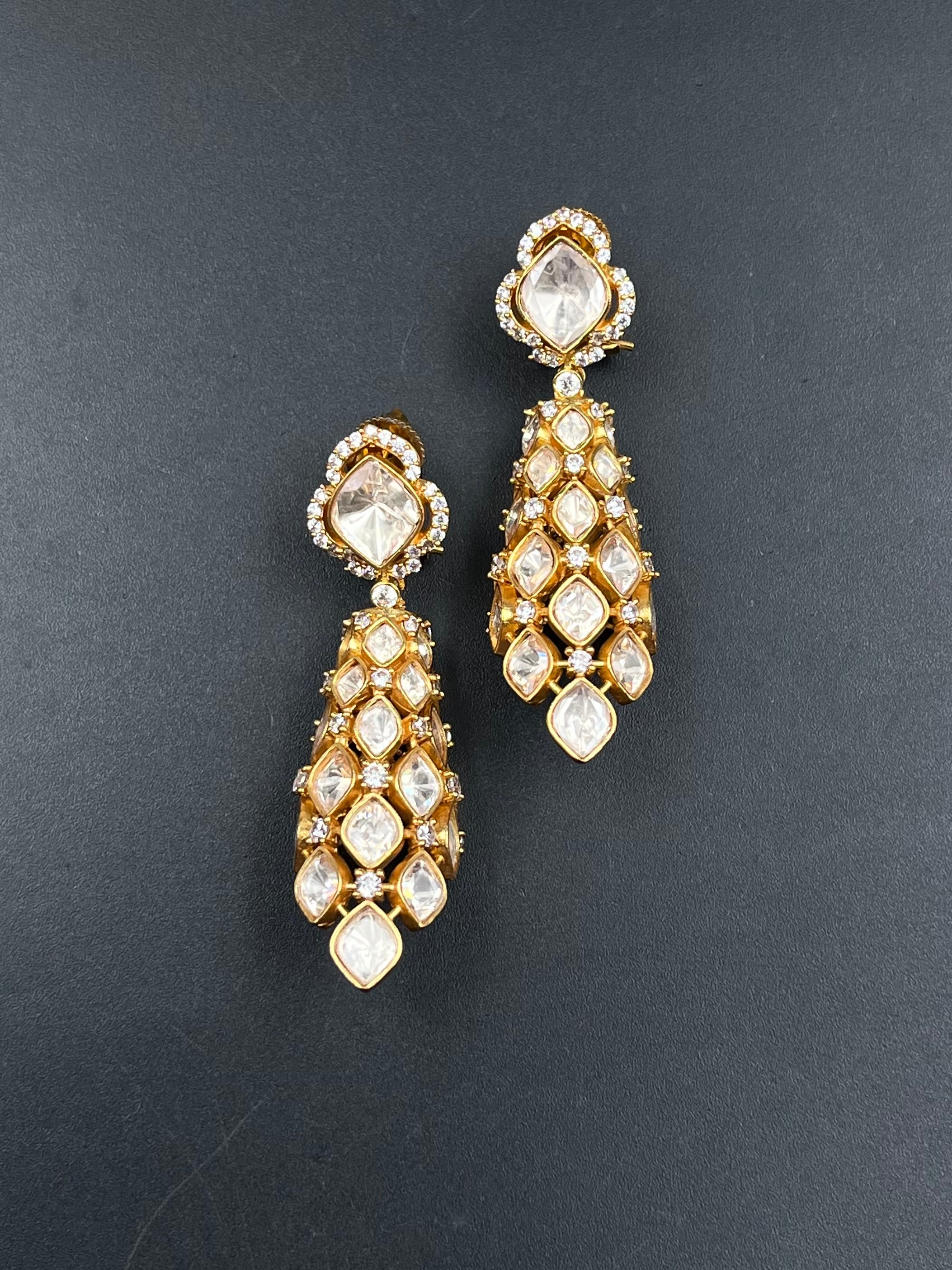 JIYAK EARRING