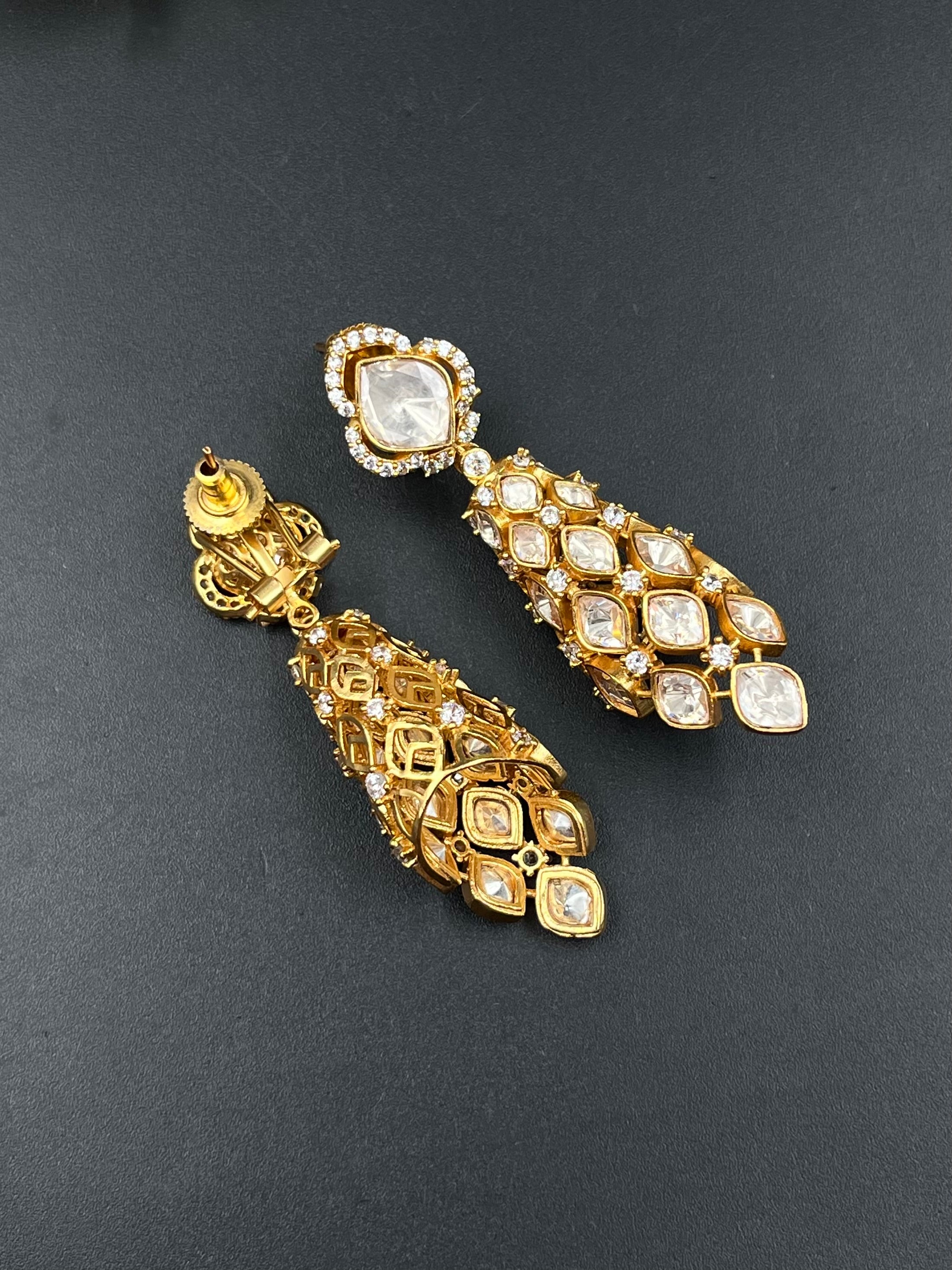 JIYAK EARRING