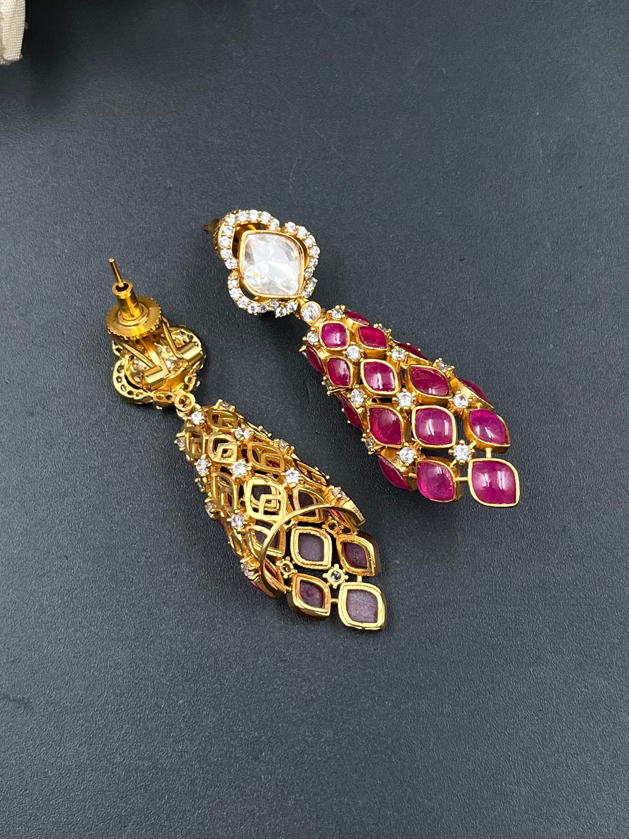 JIYAK EARRING
