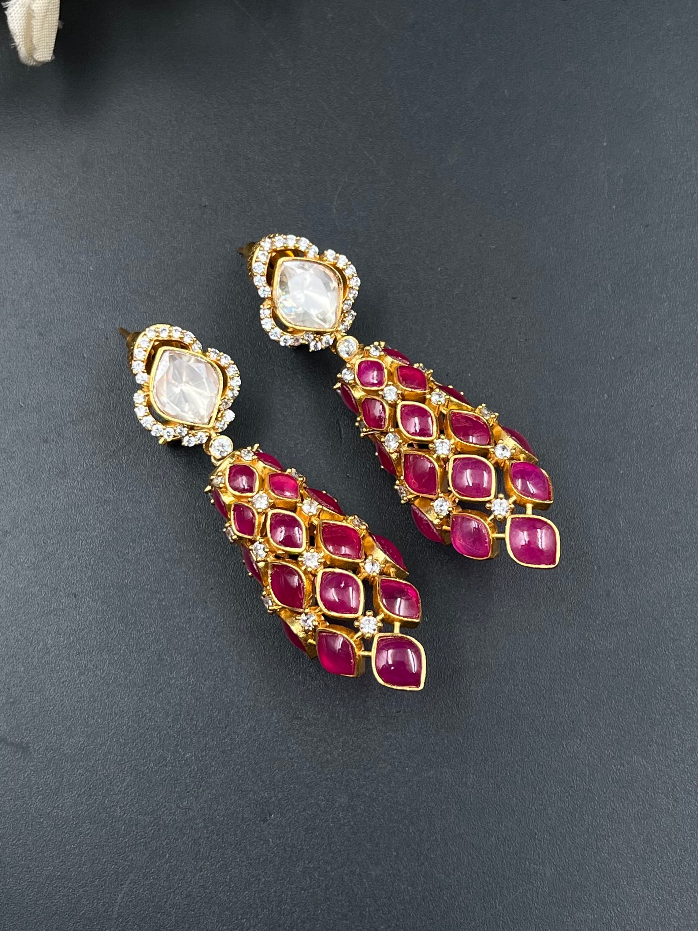 JIYAK EARRING