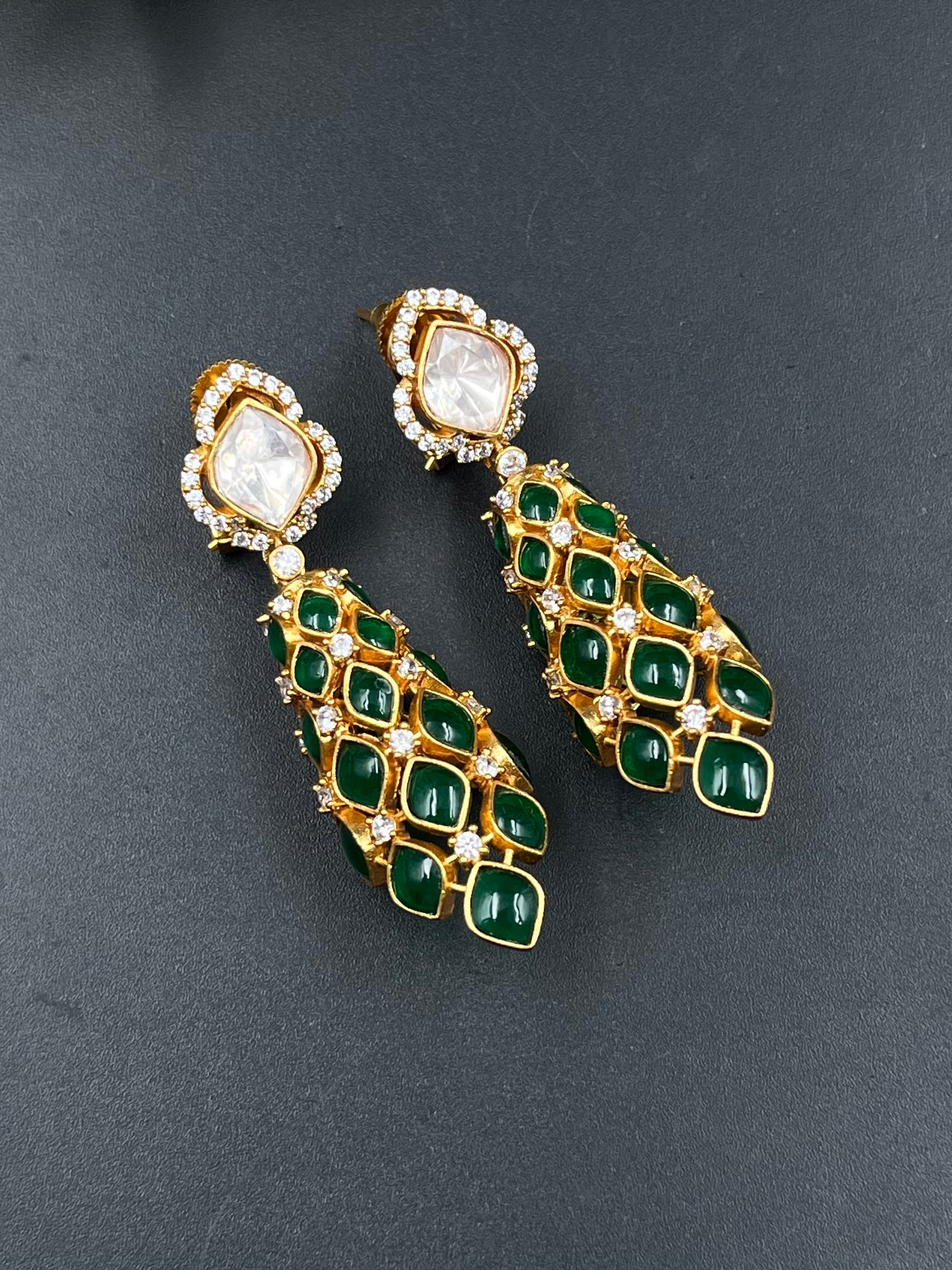 JIYAK EARRING