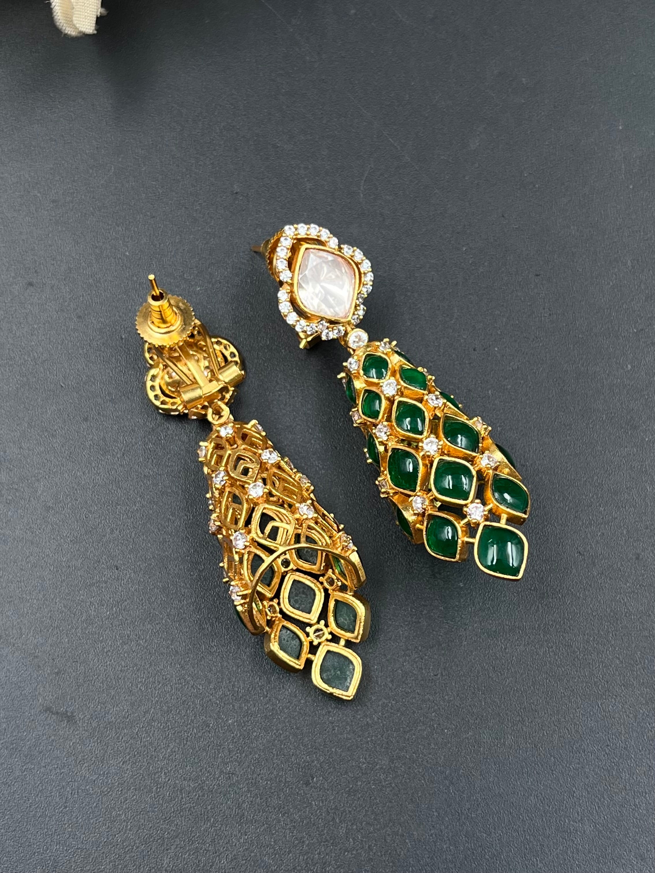 JIYAK EARRING