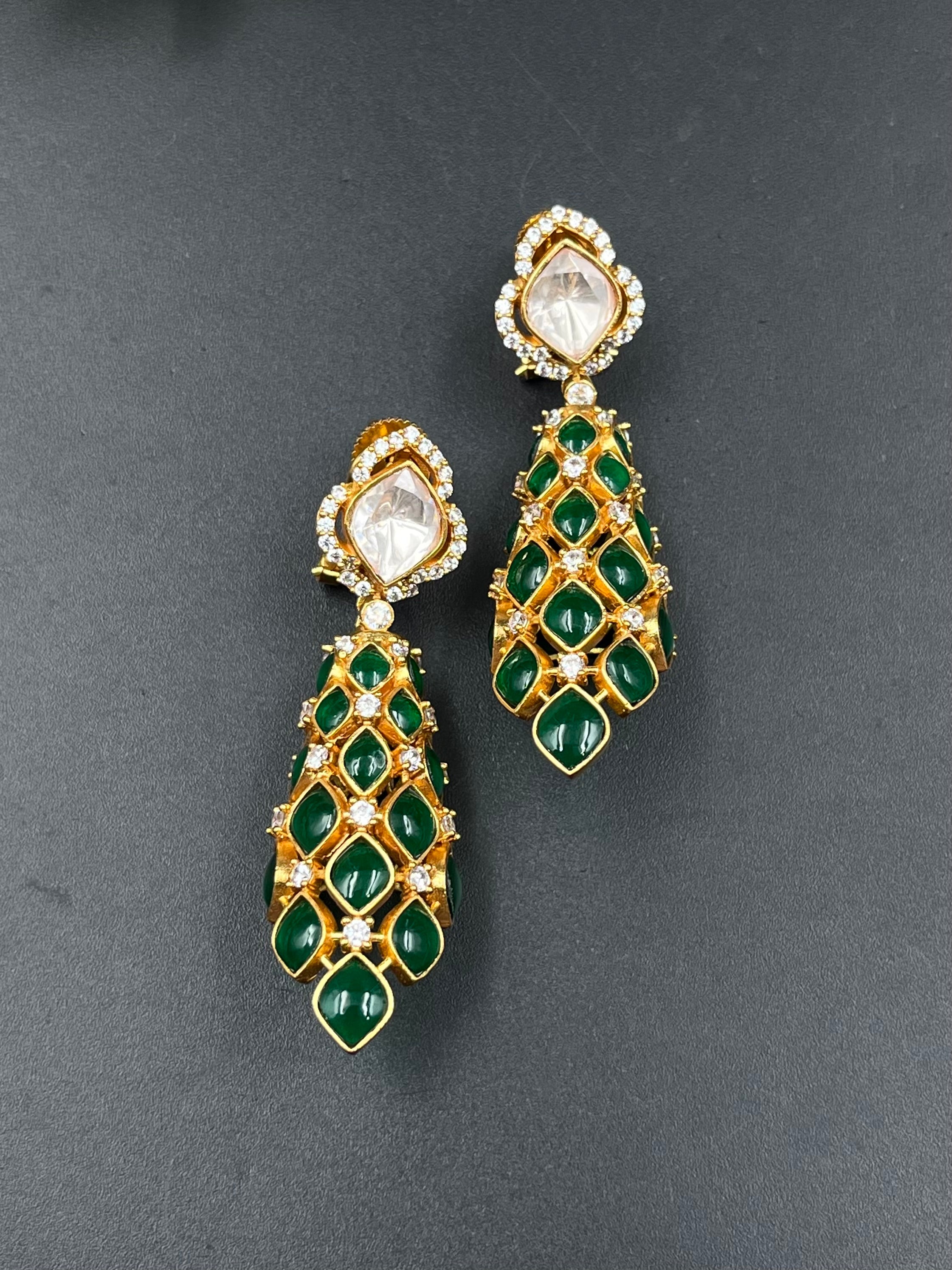 JIYAK EARRING