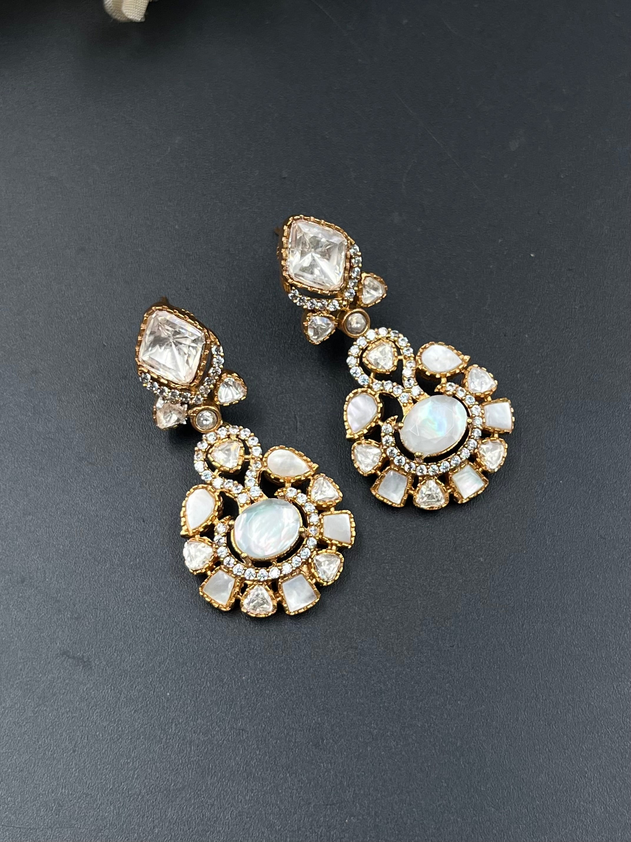 ANYA EARRING