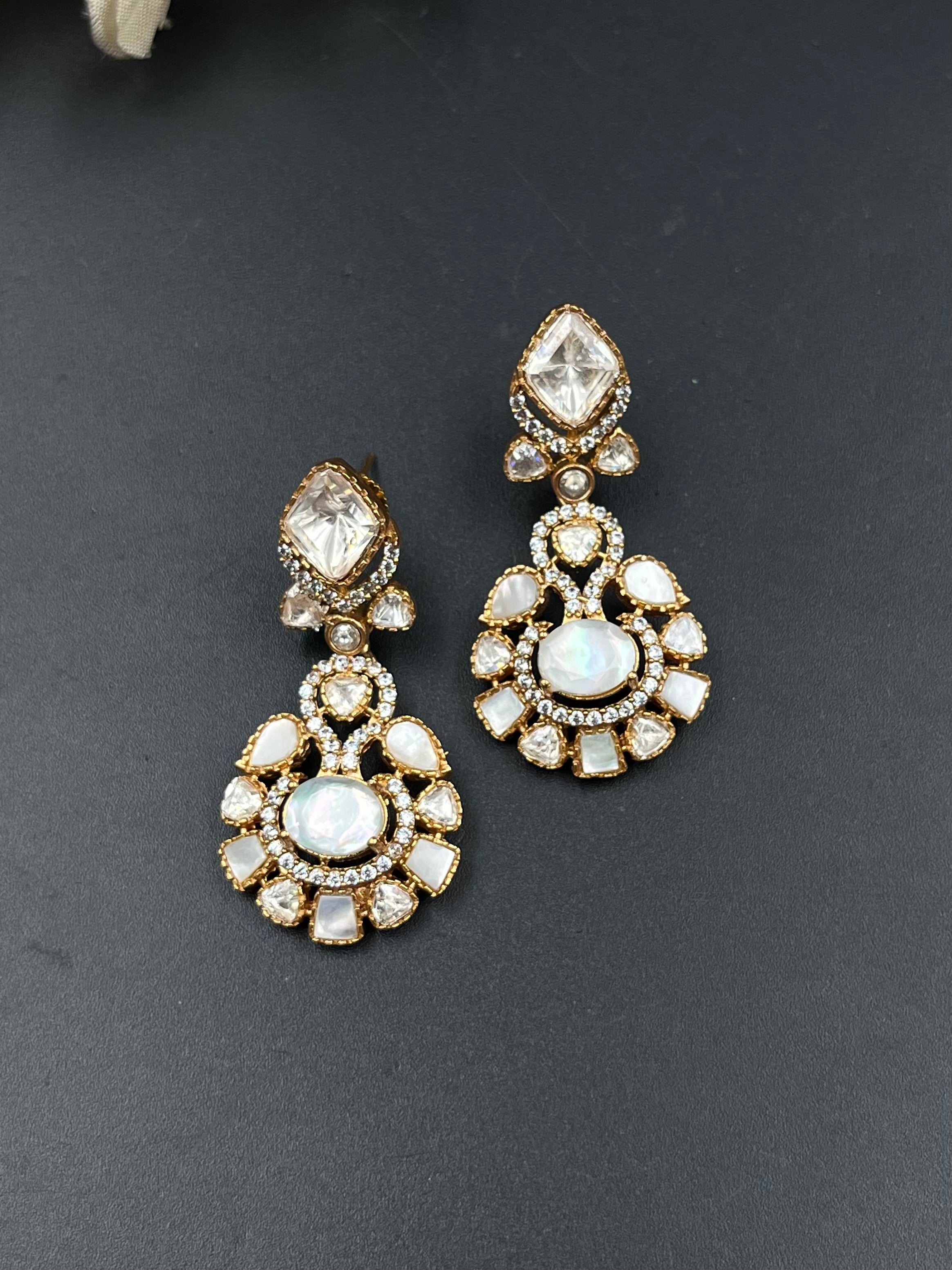 ANYA EARRING