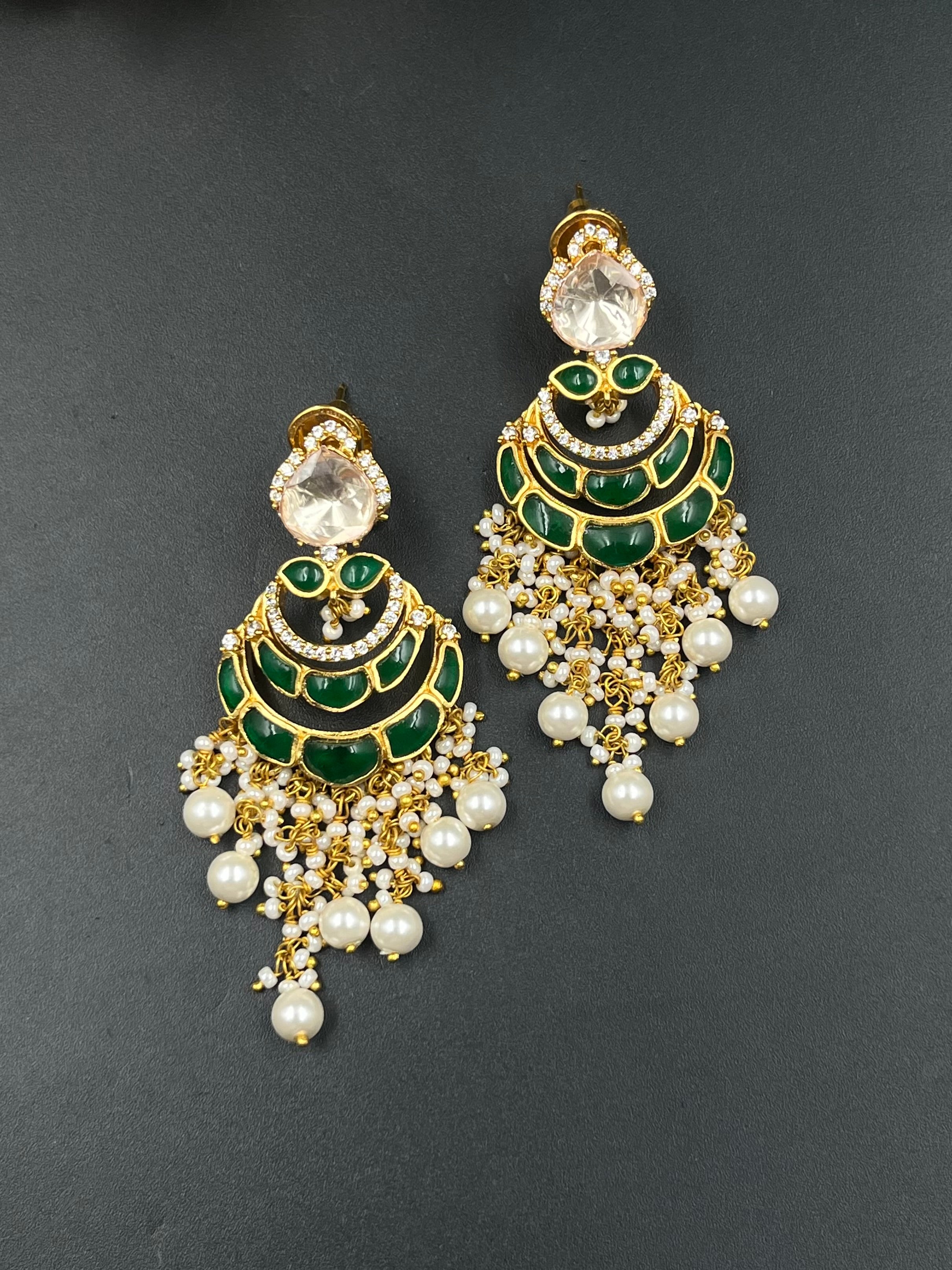 RIYA EARRING