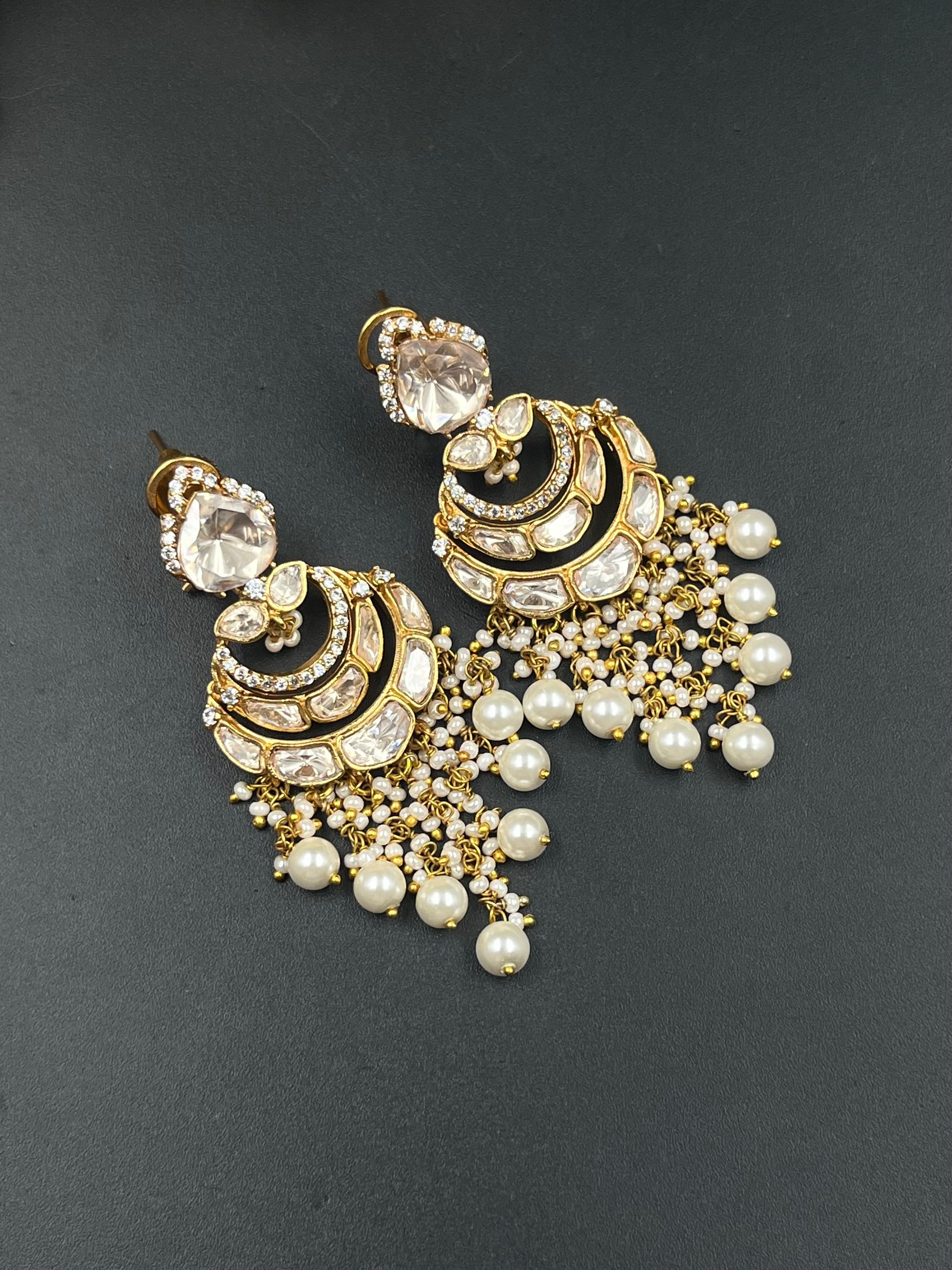 RIYA EARRING