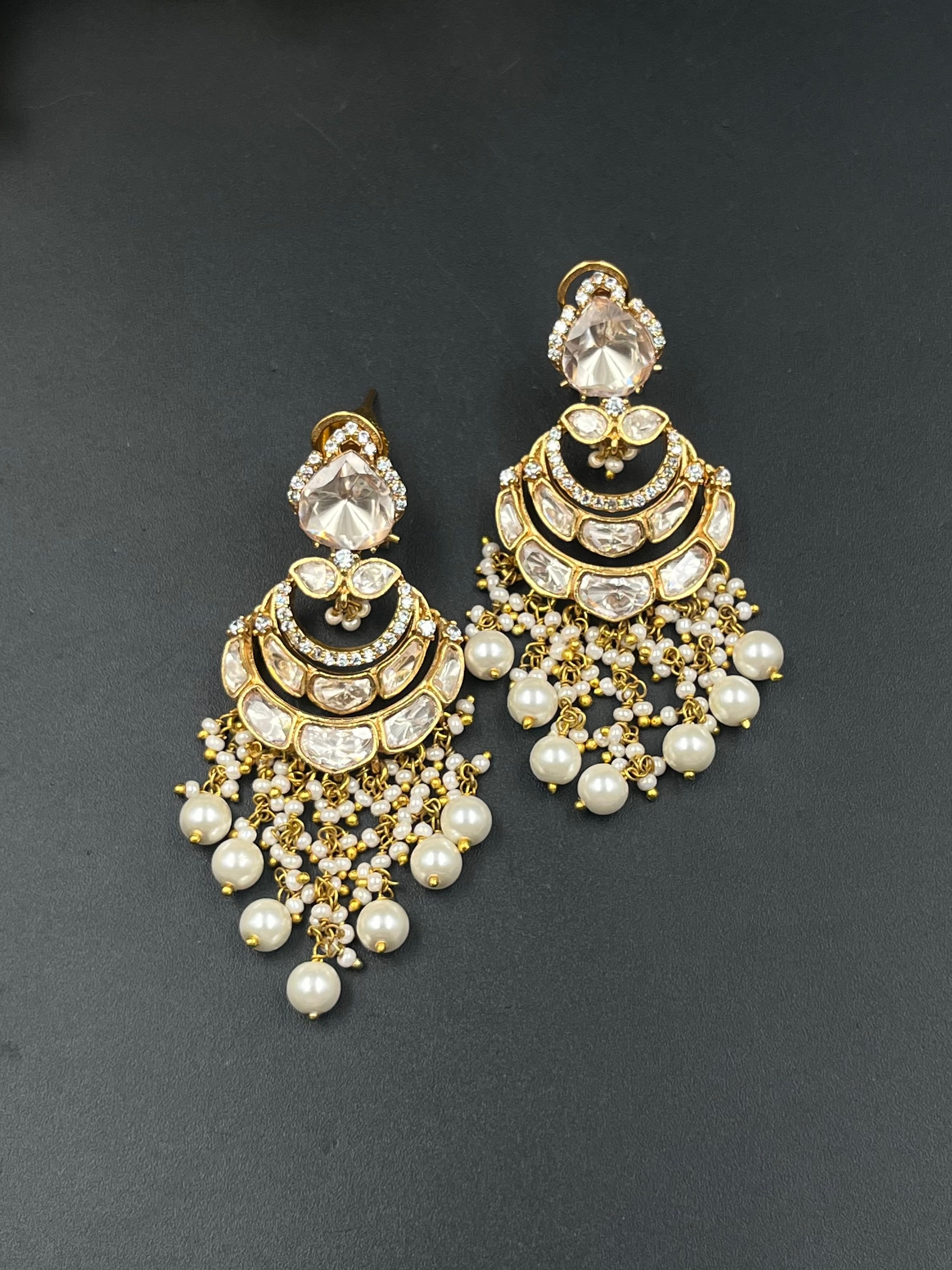 RIYA EARRING