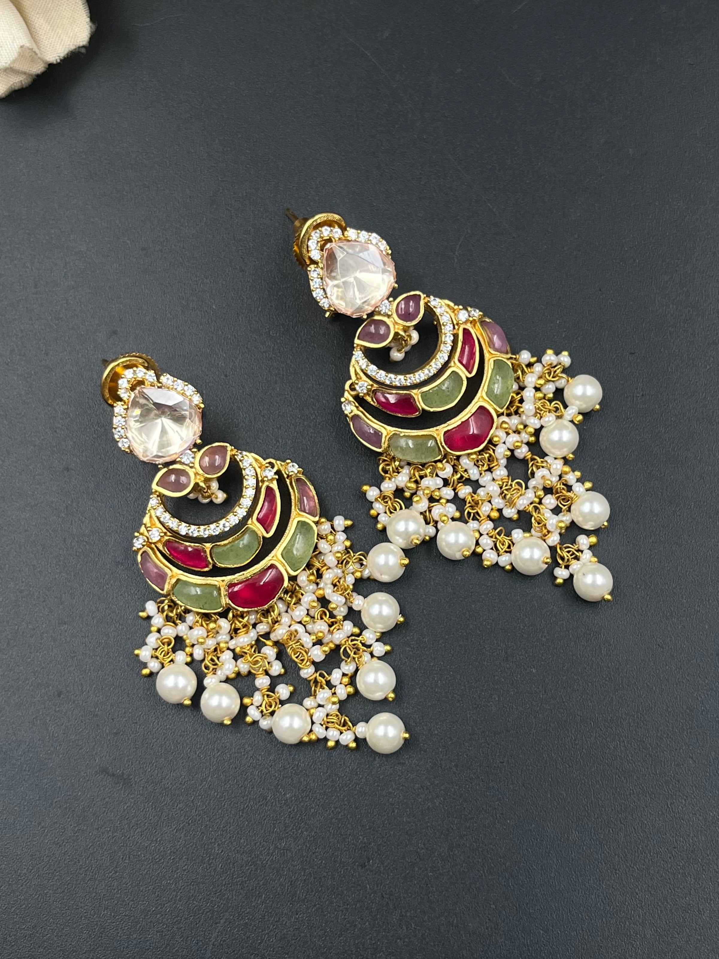 RIYA EARRING