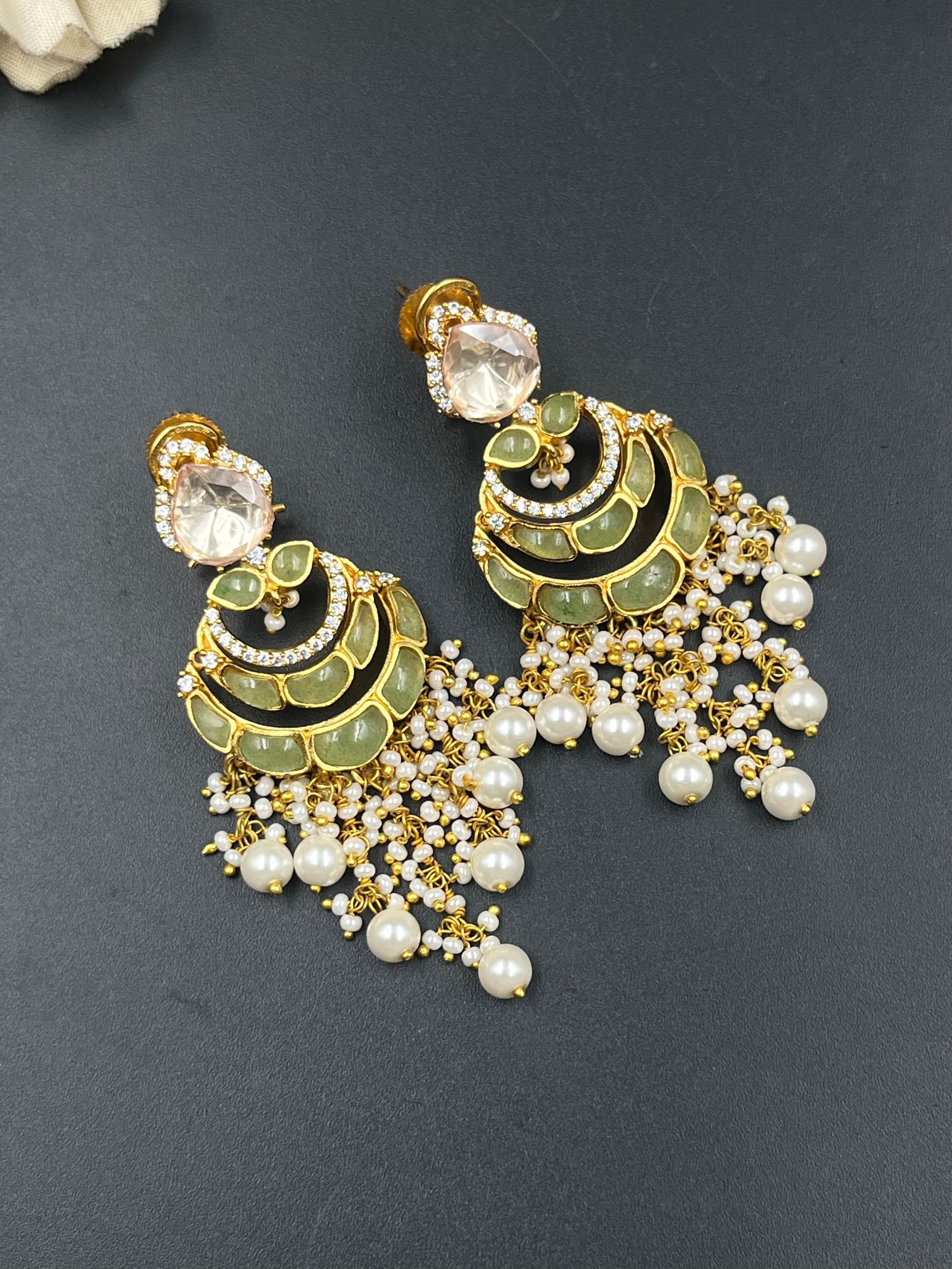 RIYA EARRING