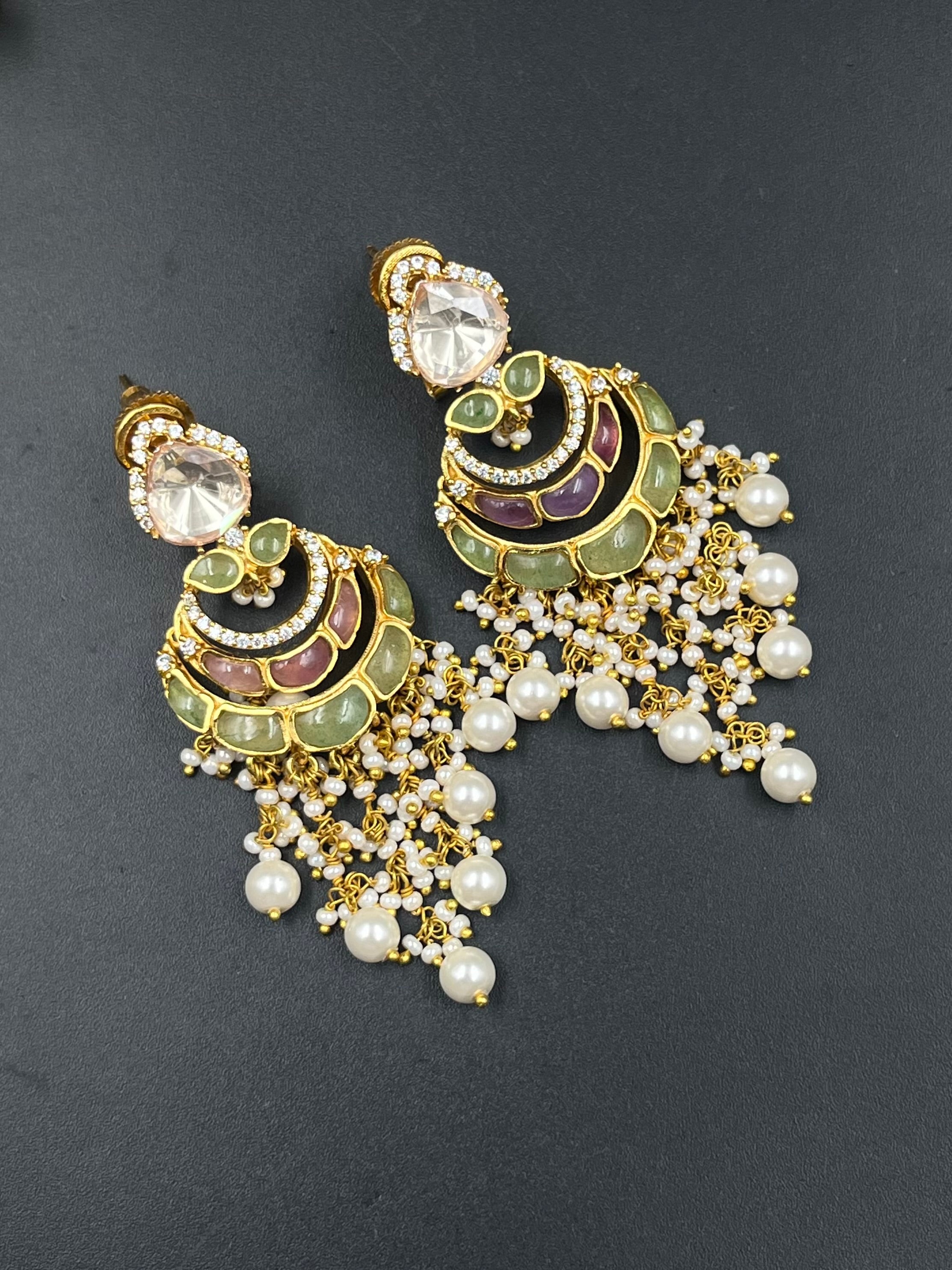 RIYA EARRING