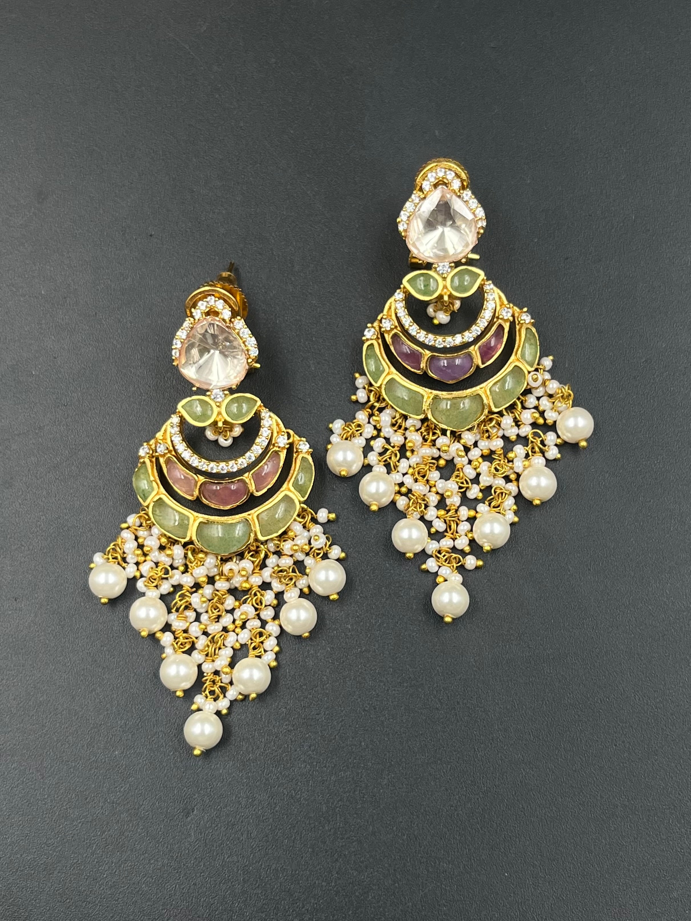 RIYA EARRING