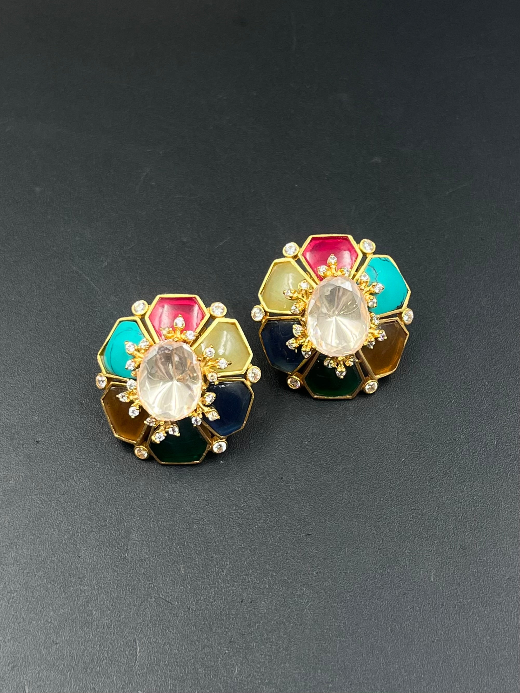 JIHAN EARRING