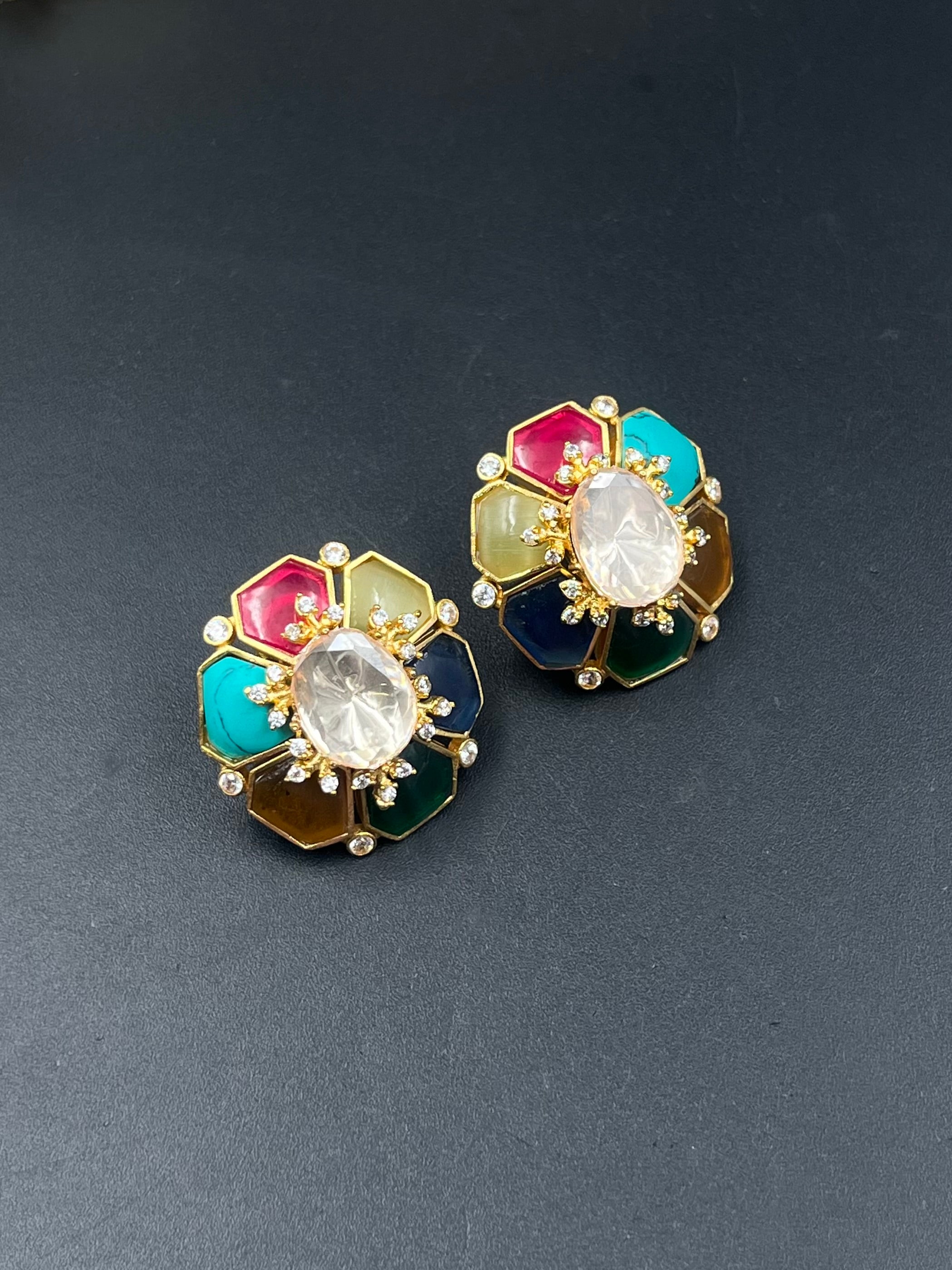 JIHAN EARRING