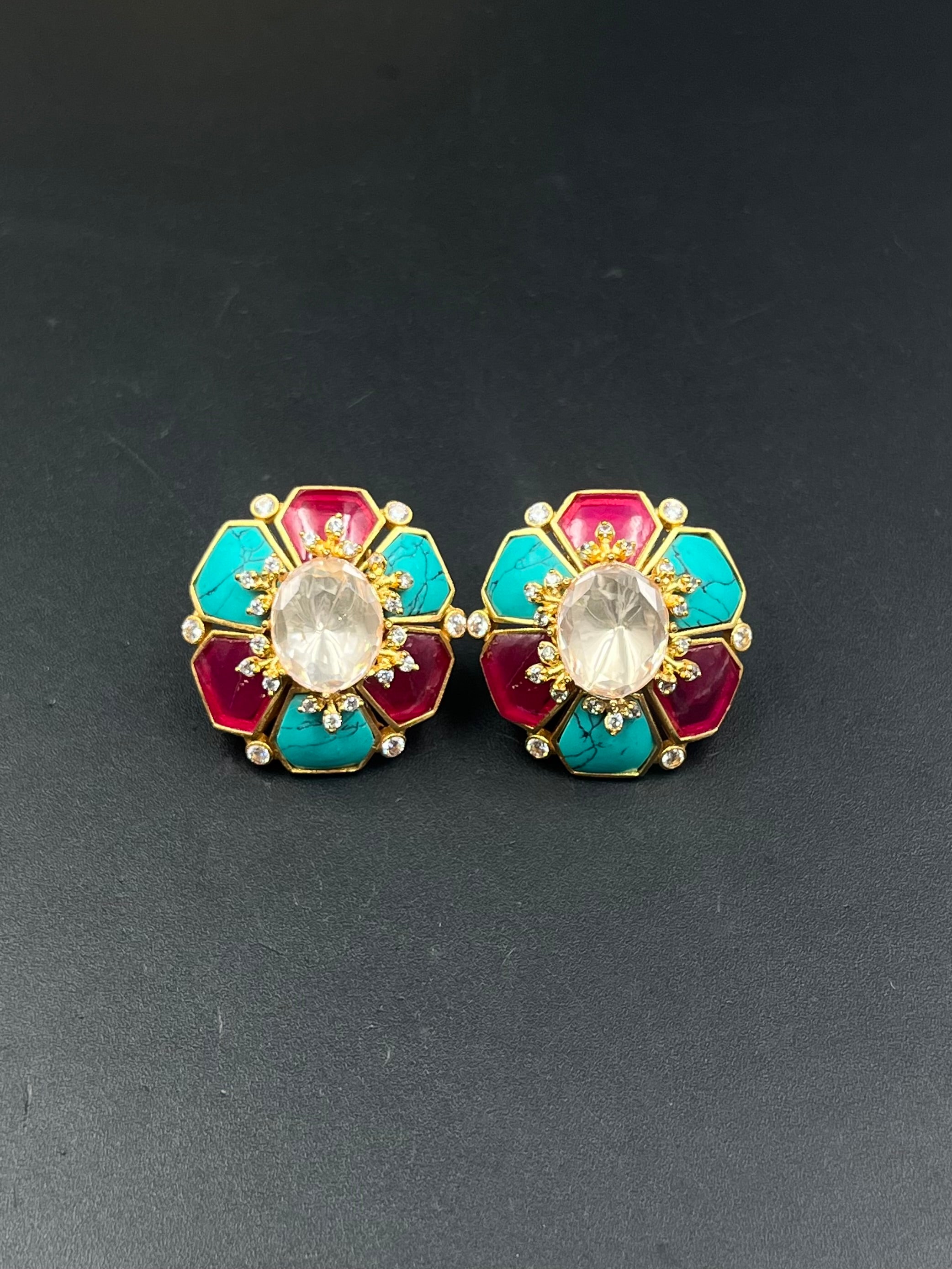 JIHAN EARRING