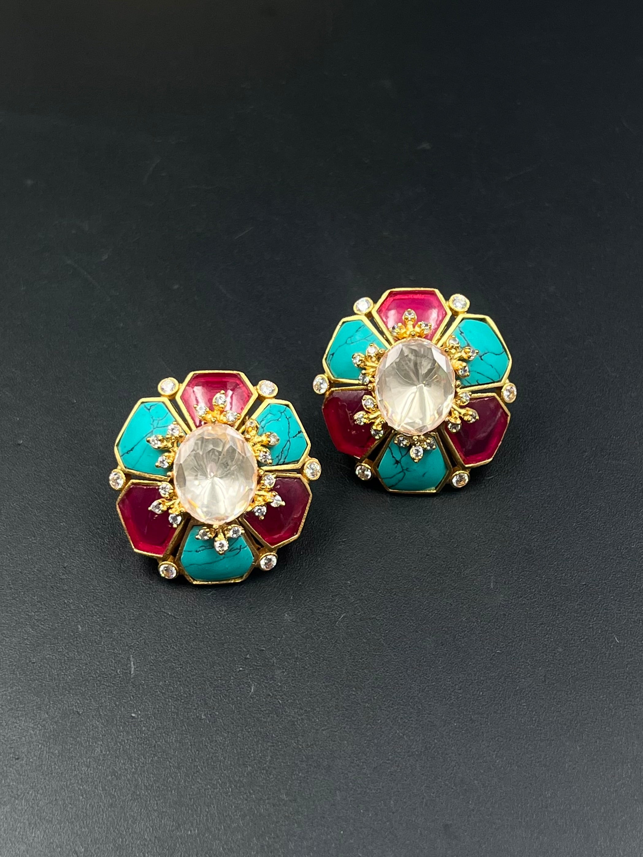 JIHAN EARRING