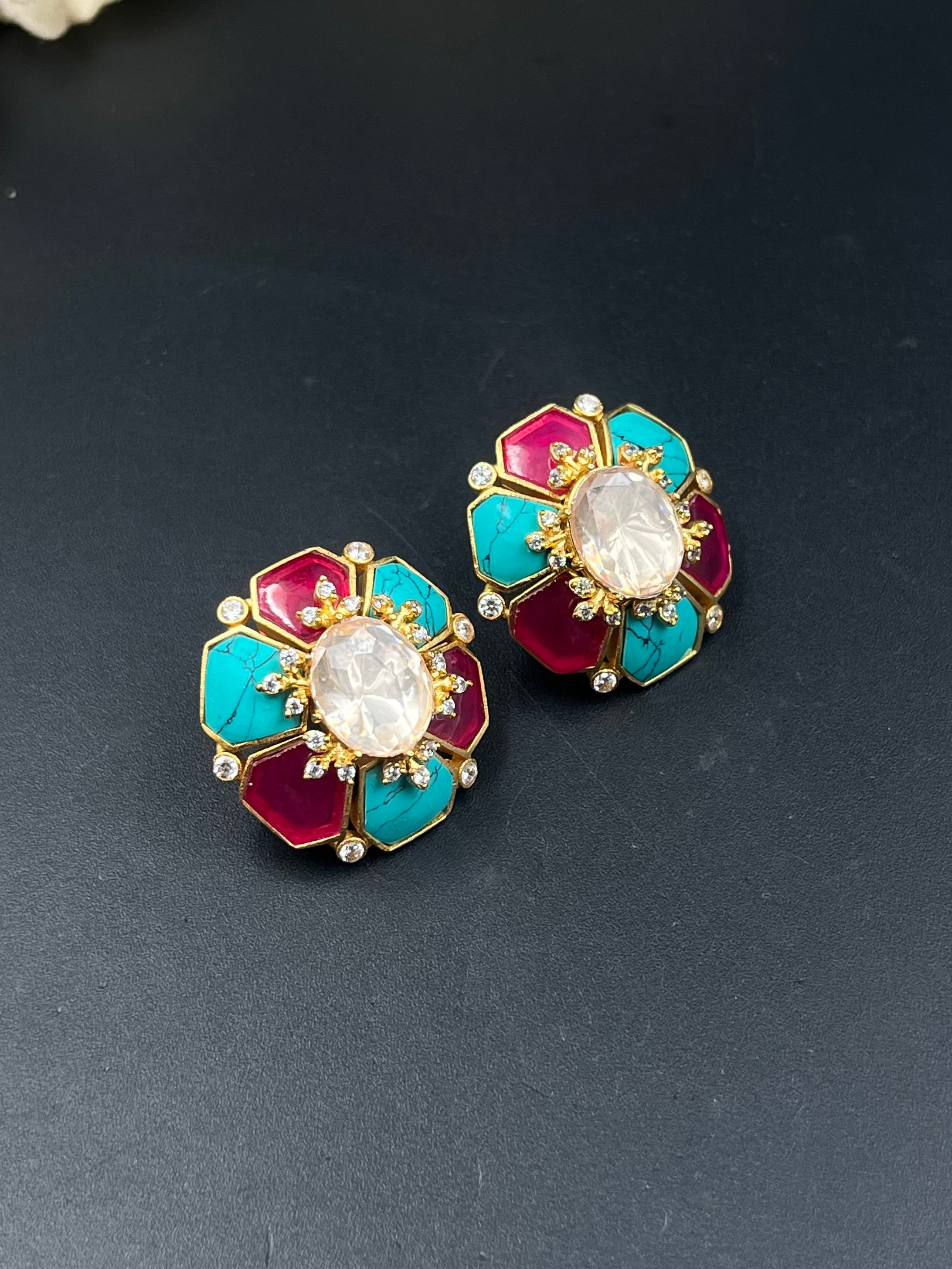 JIHAN EARRING