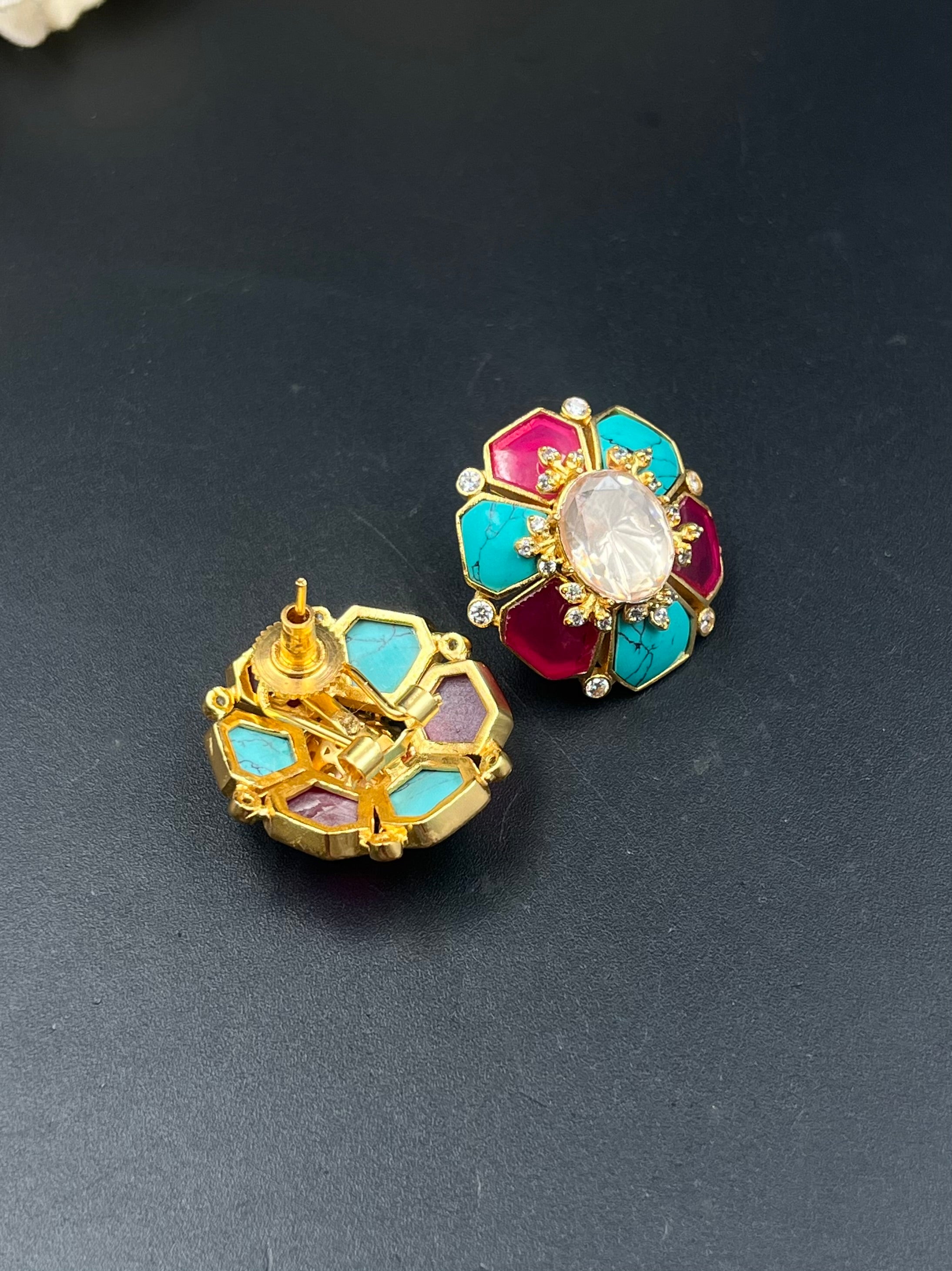JIHAN EARRING