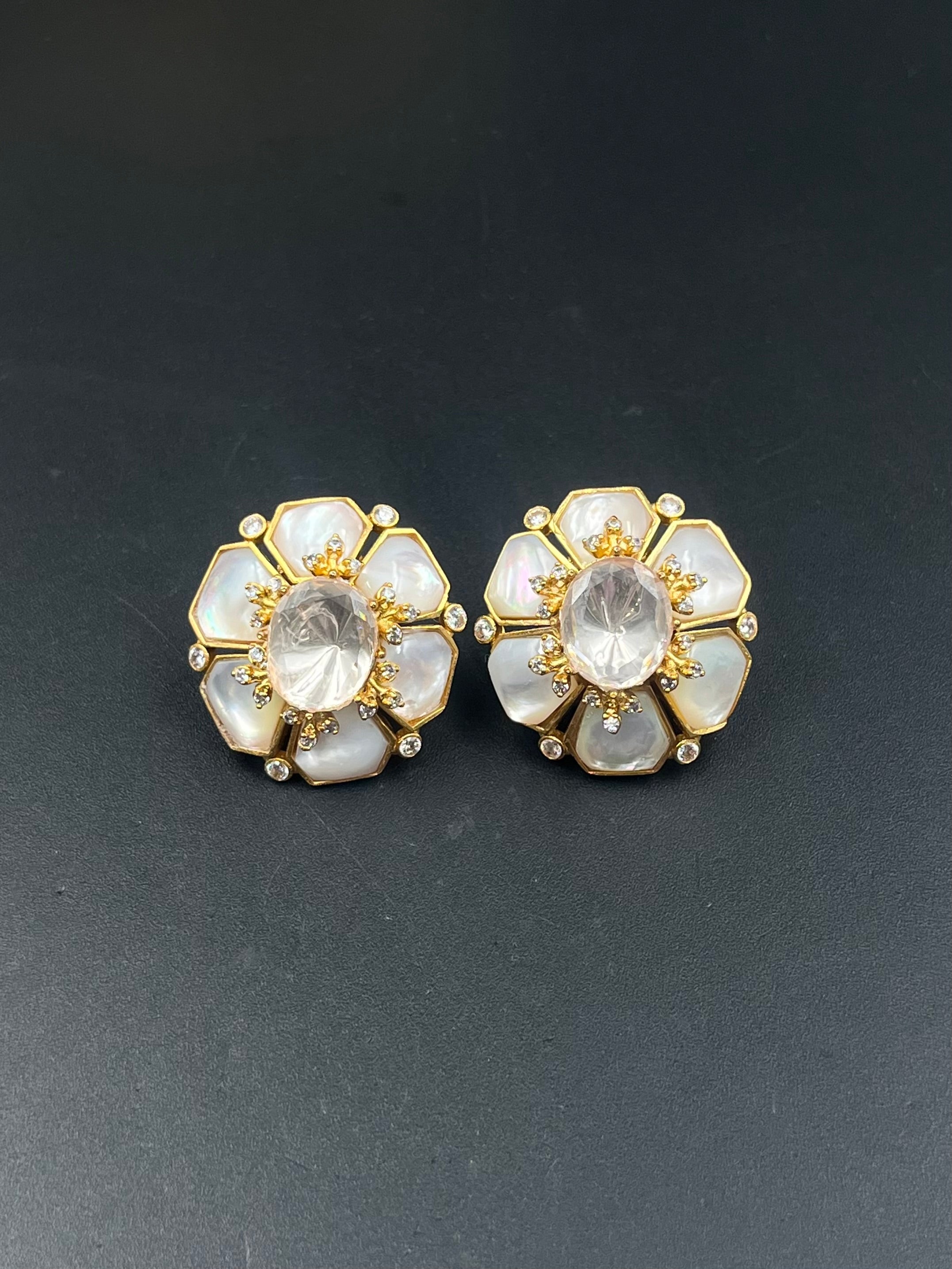 JIHAN EARRING