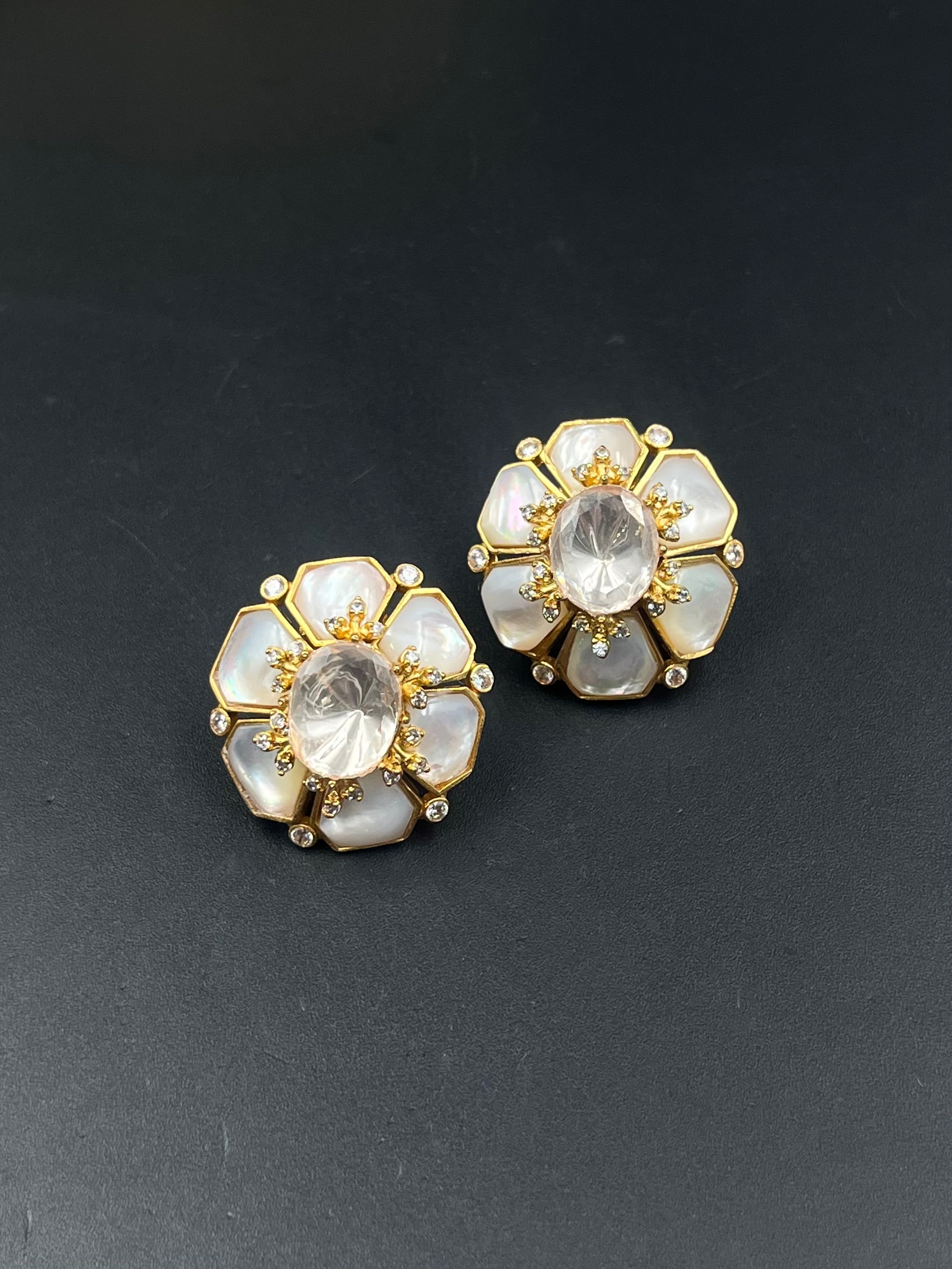 JIHAN EARRING