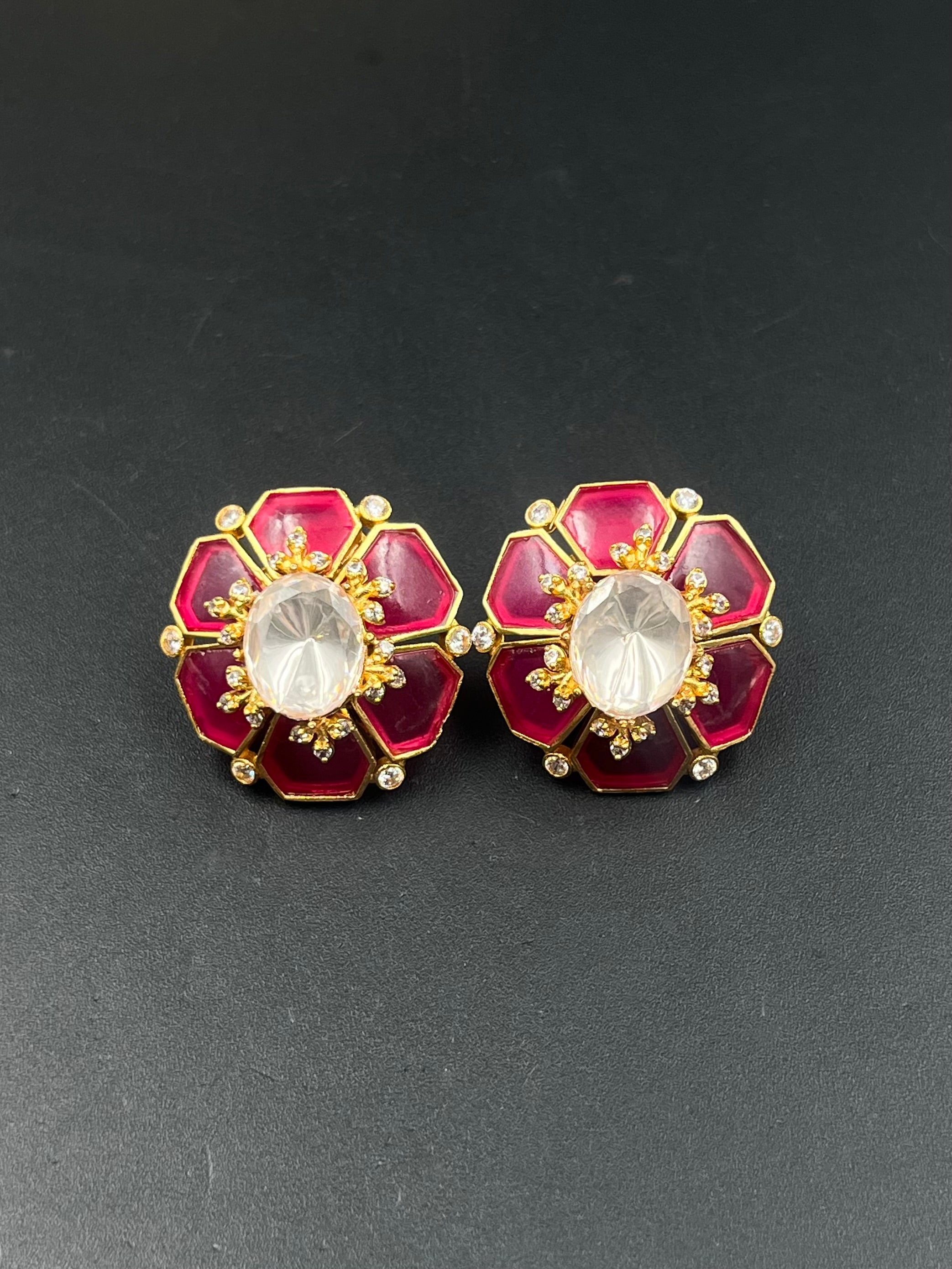 JIHAN EARRING