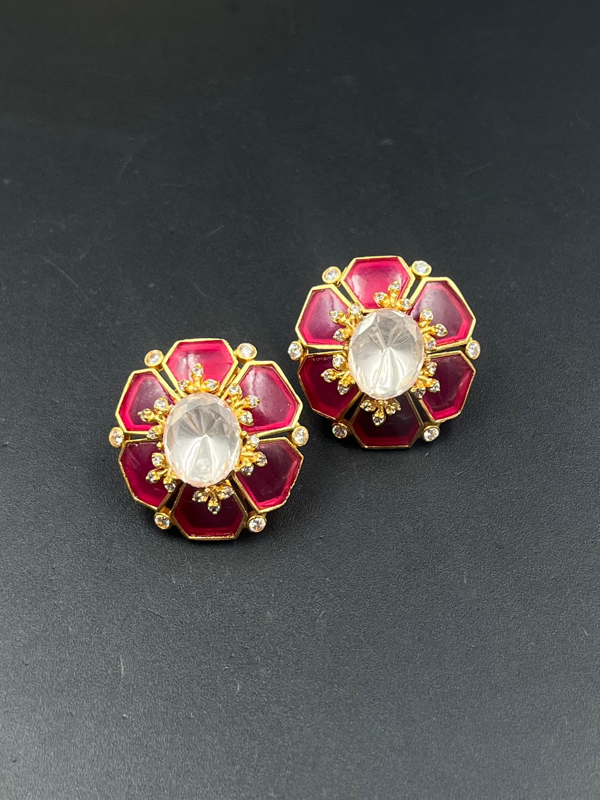 JIHAN EARRING