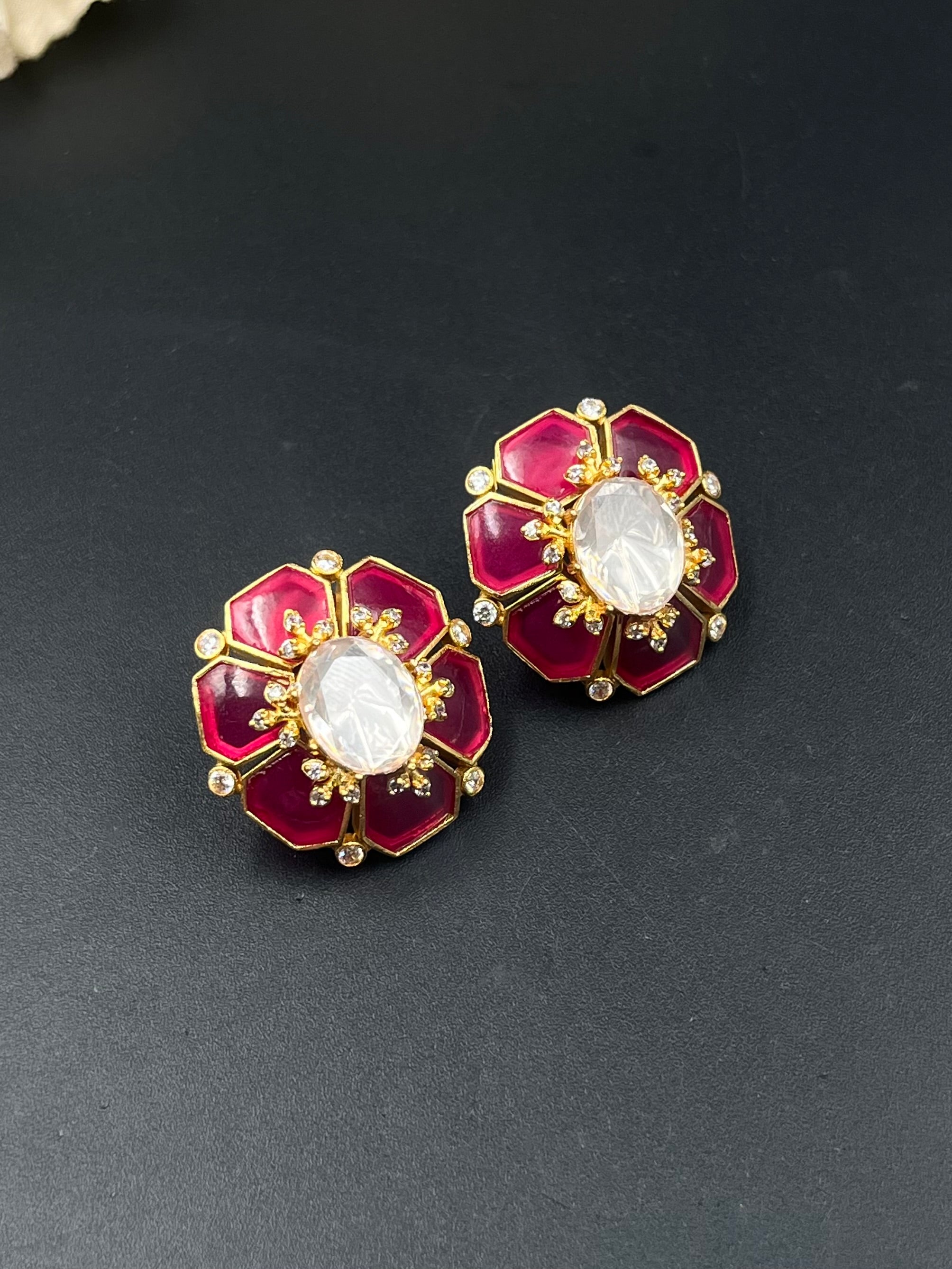 JIHAN EARRING