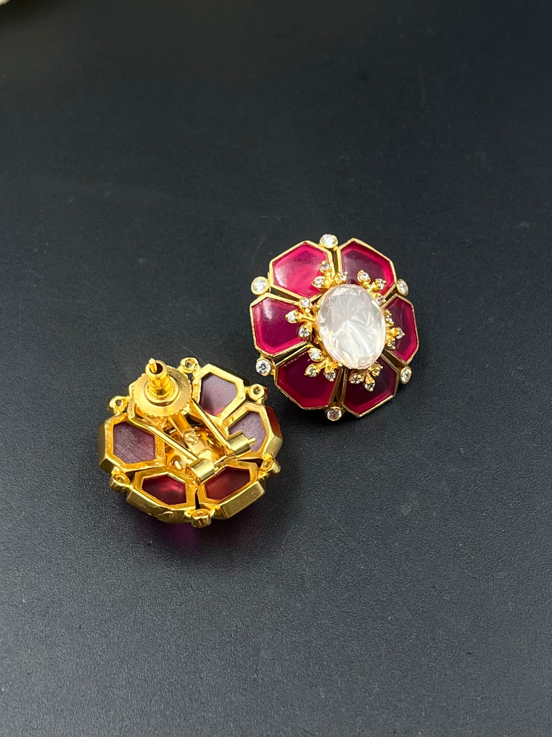 JIHAN EARRING
