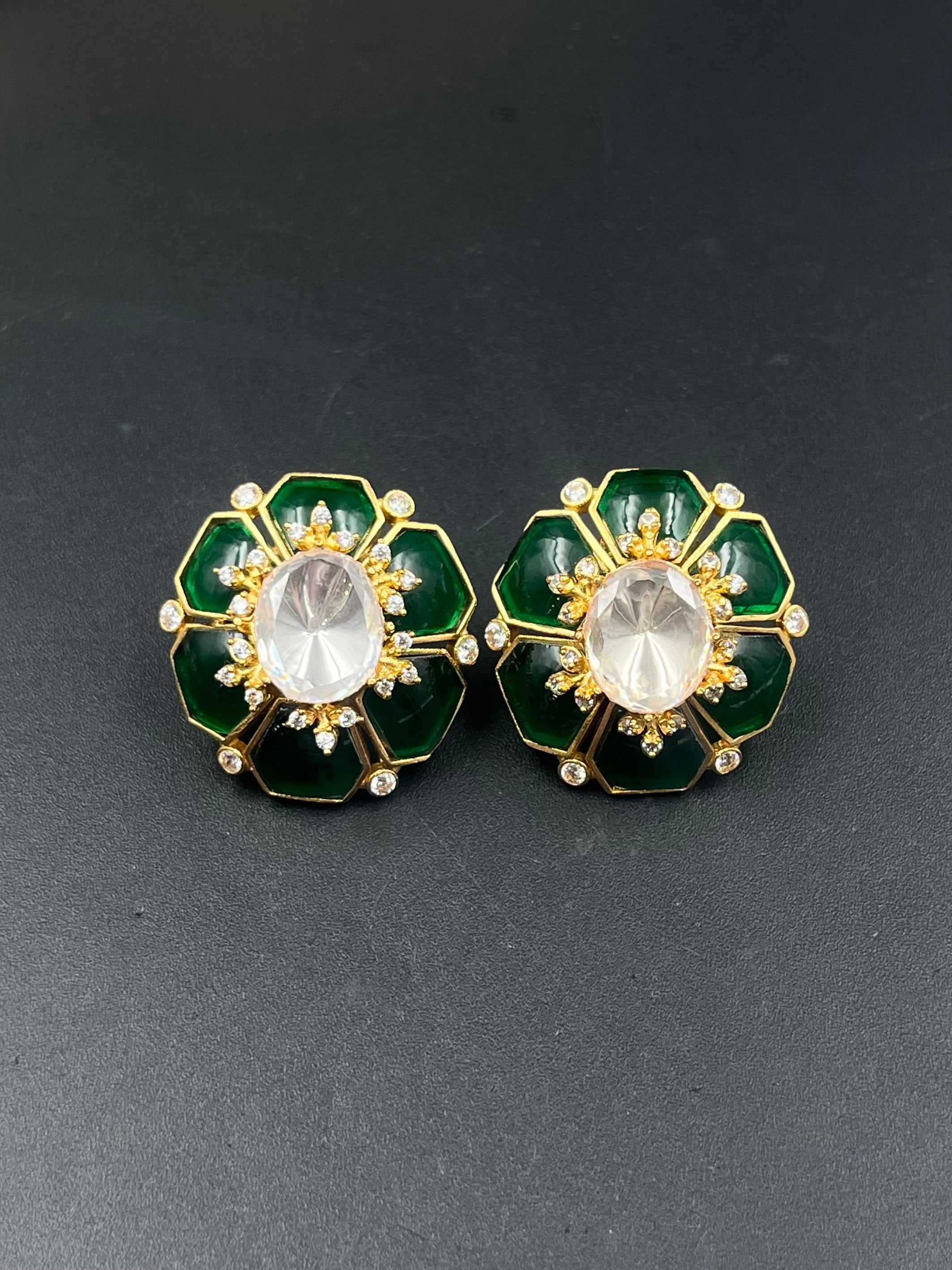 JIHAN EARRING