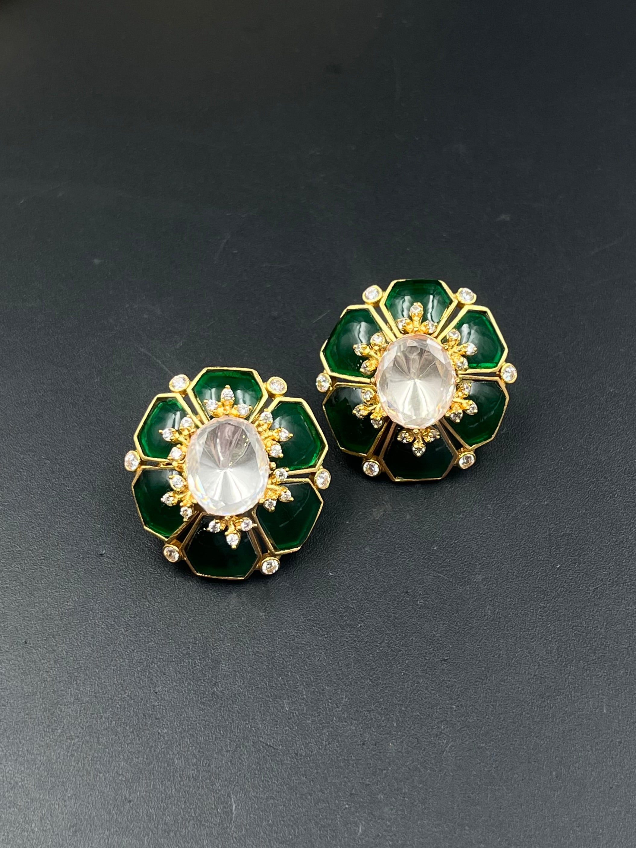 JIHAN EARRING