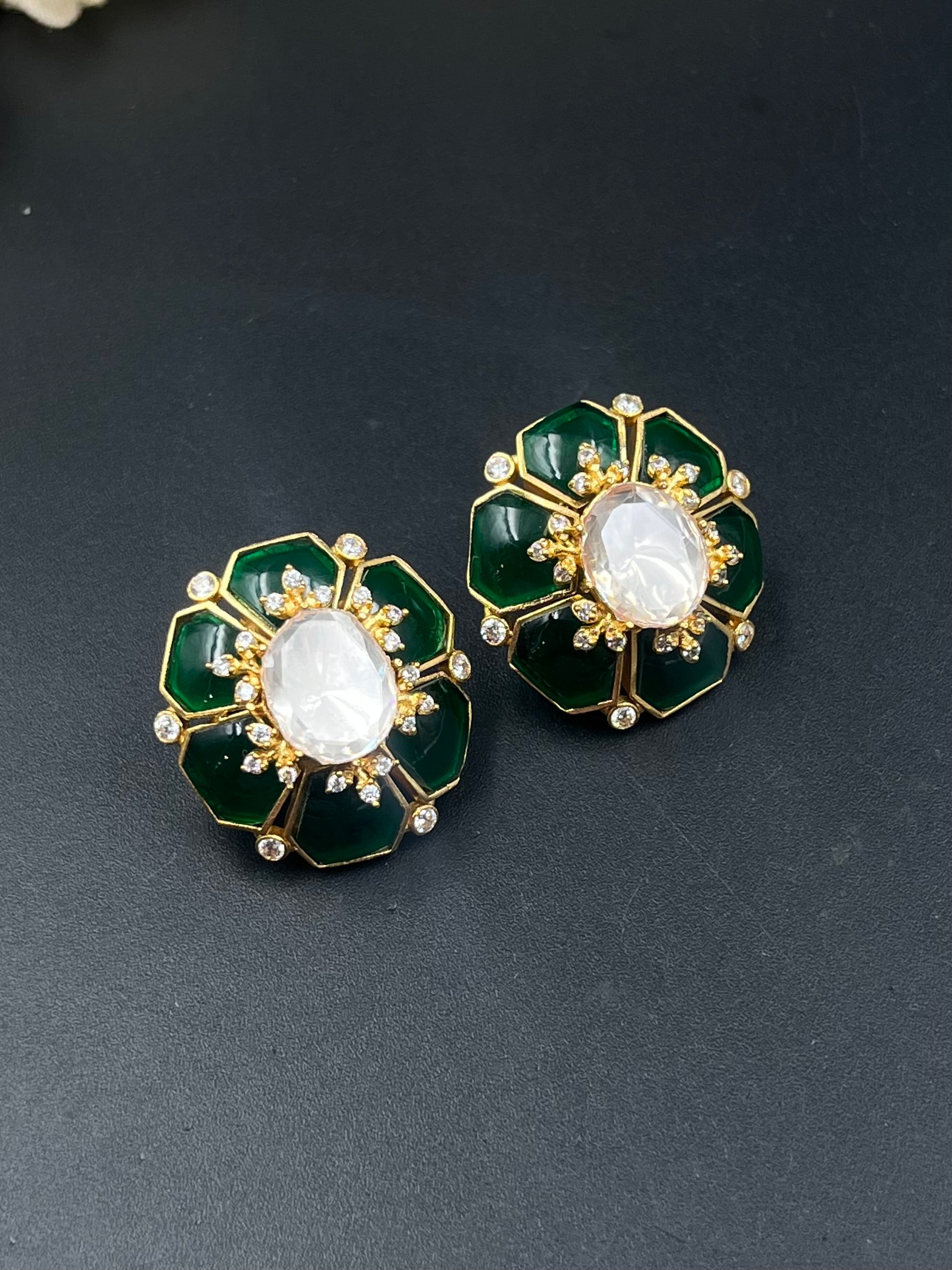 JIHAN EARRING