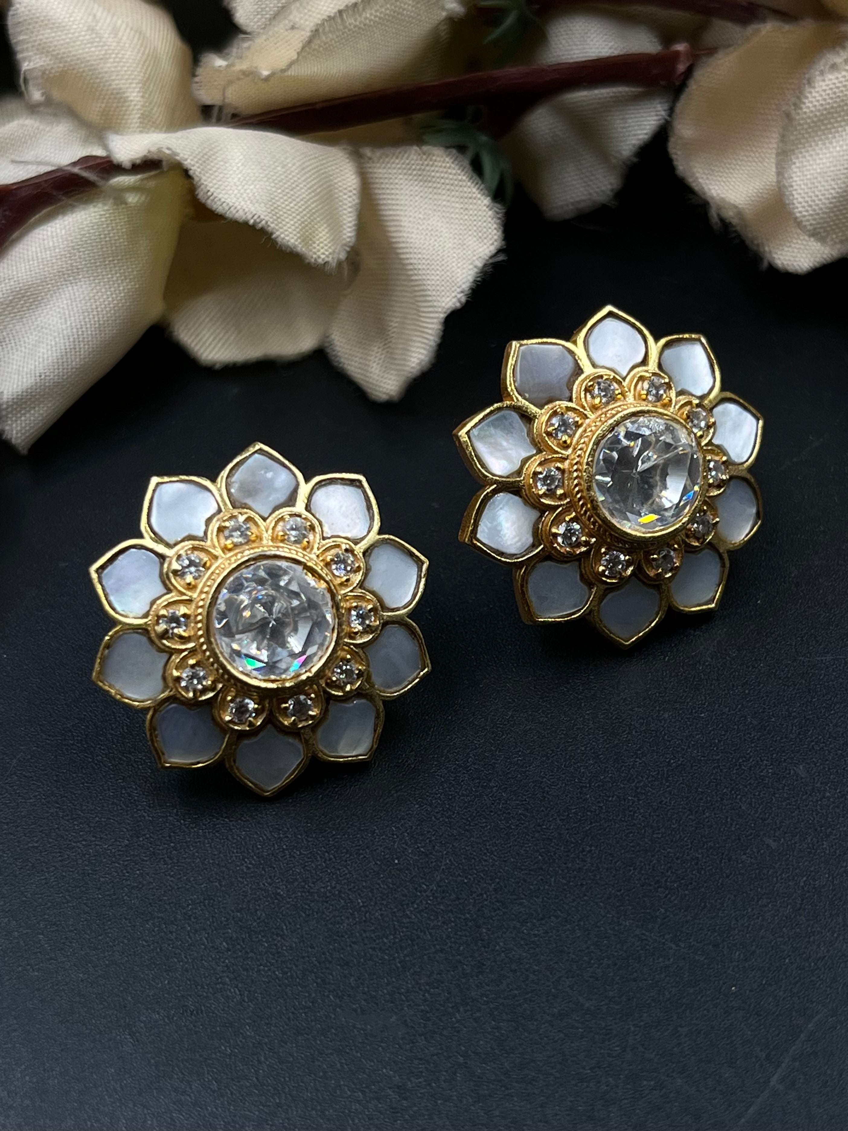 LAILA PENDANT