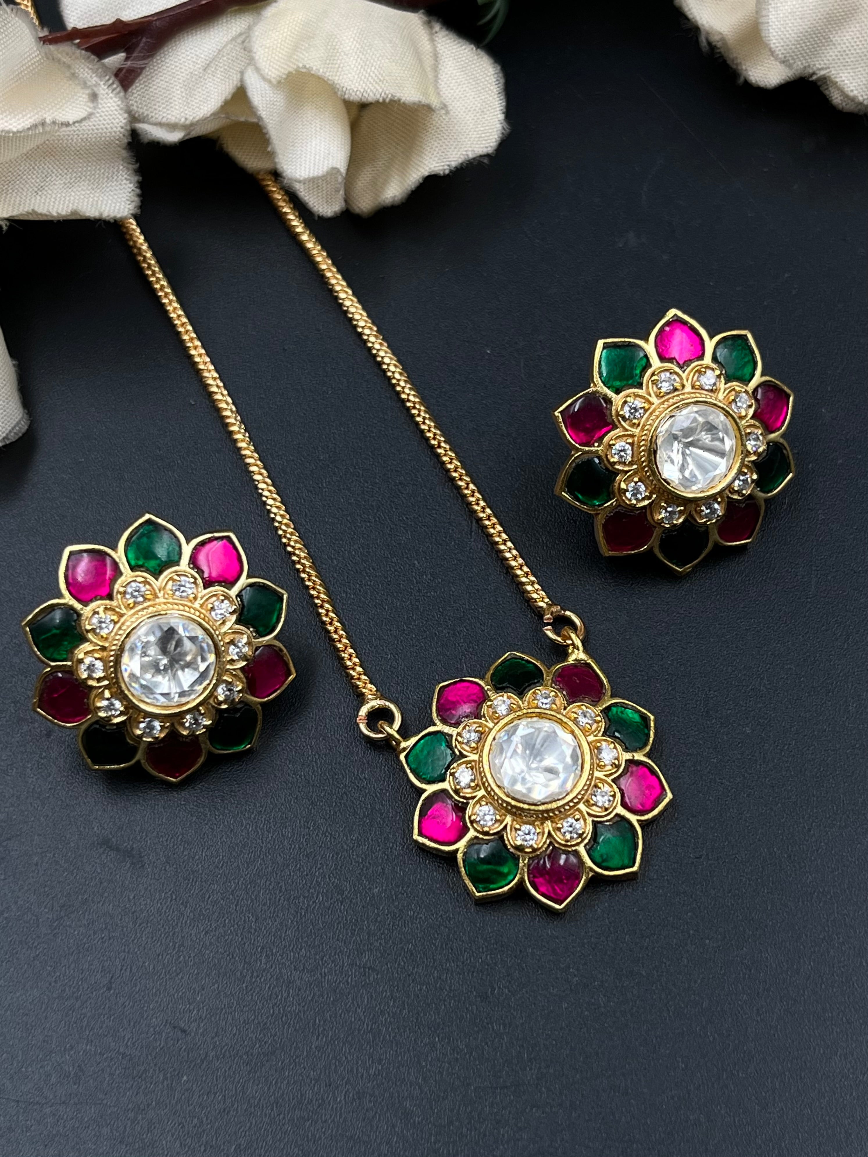 LAILA PENDANT