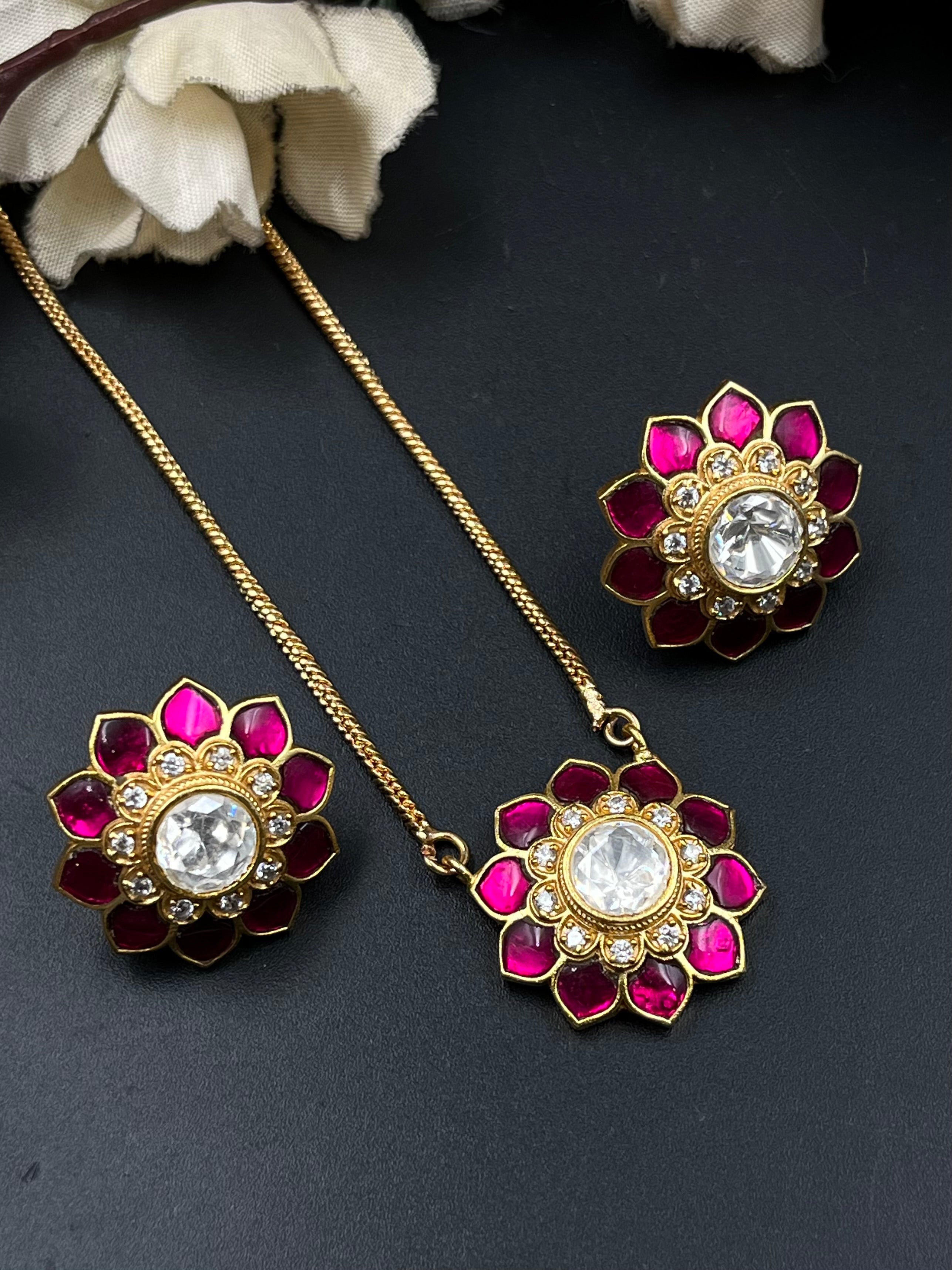 LAILA PENDANT