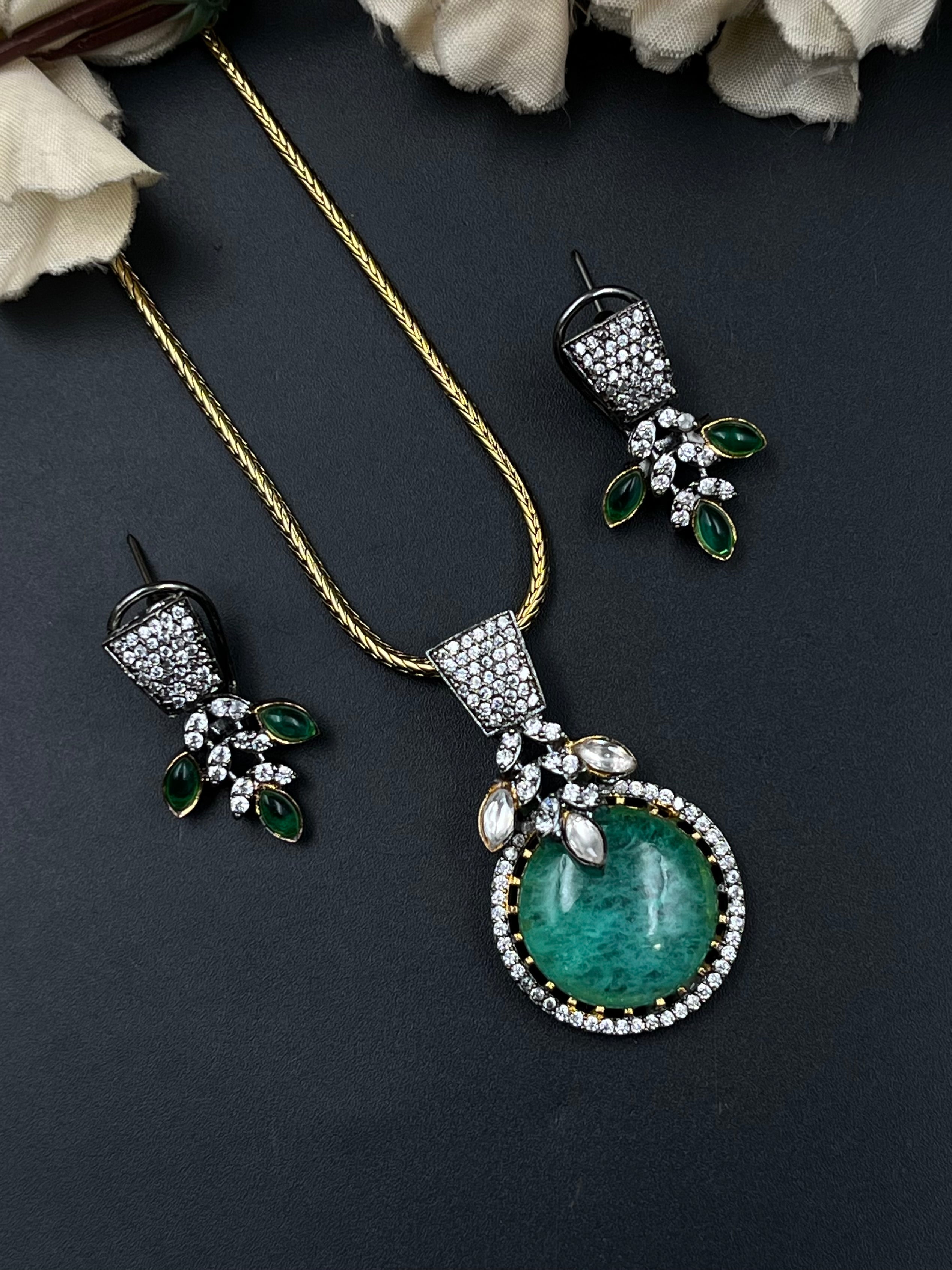 JIHAN PENDANT