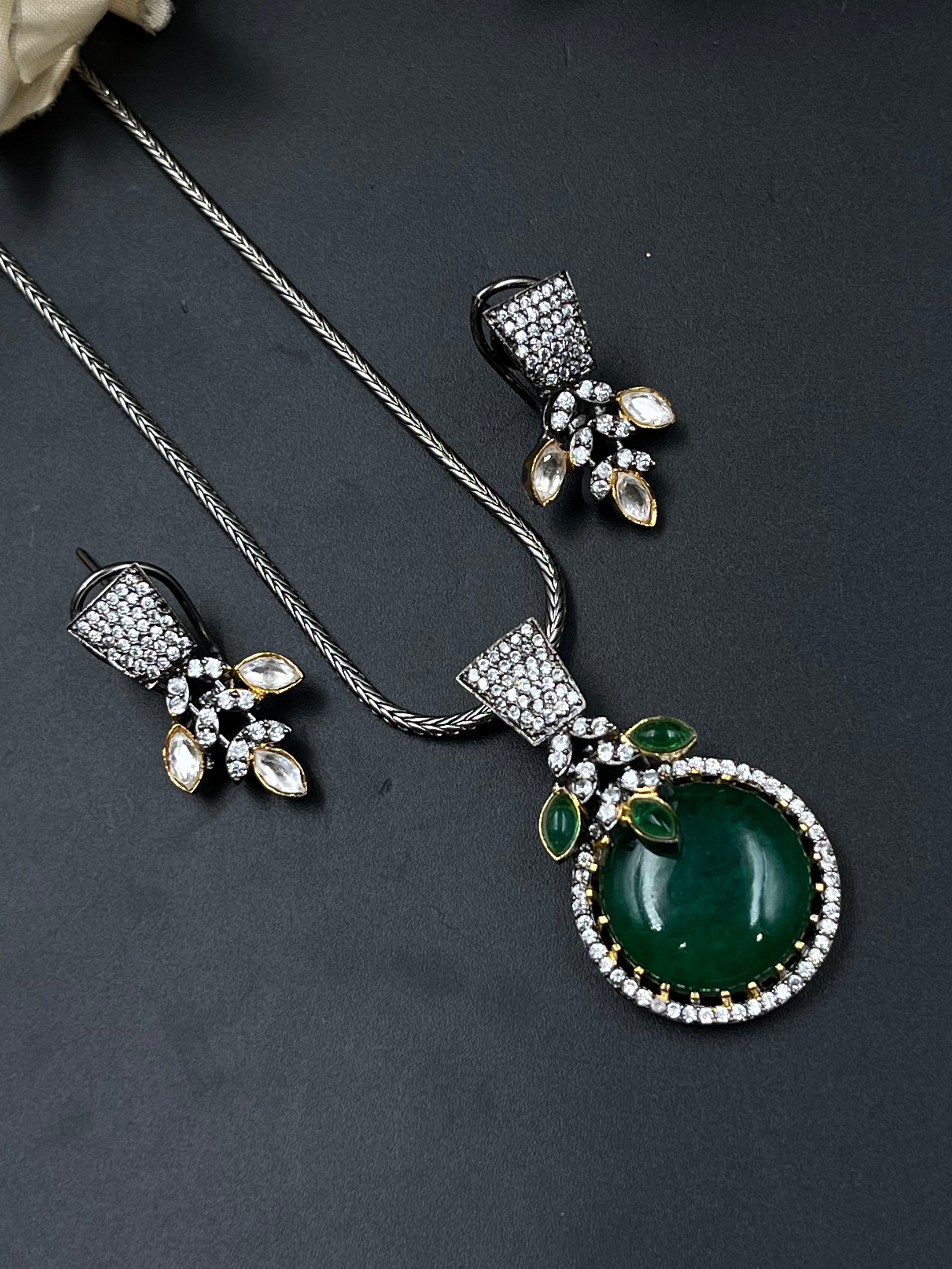 JIHAN PENDANT