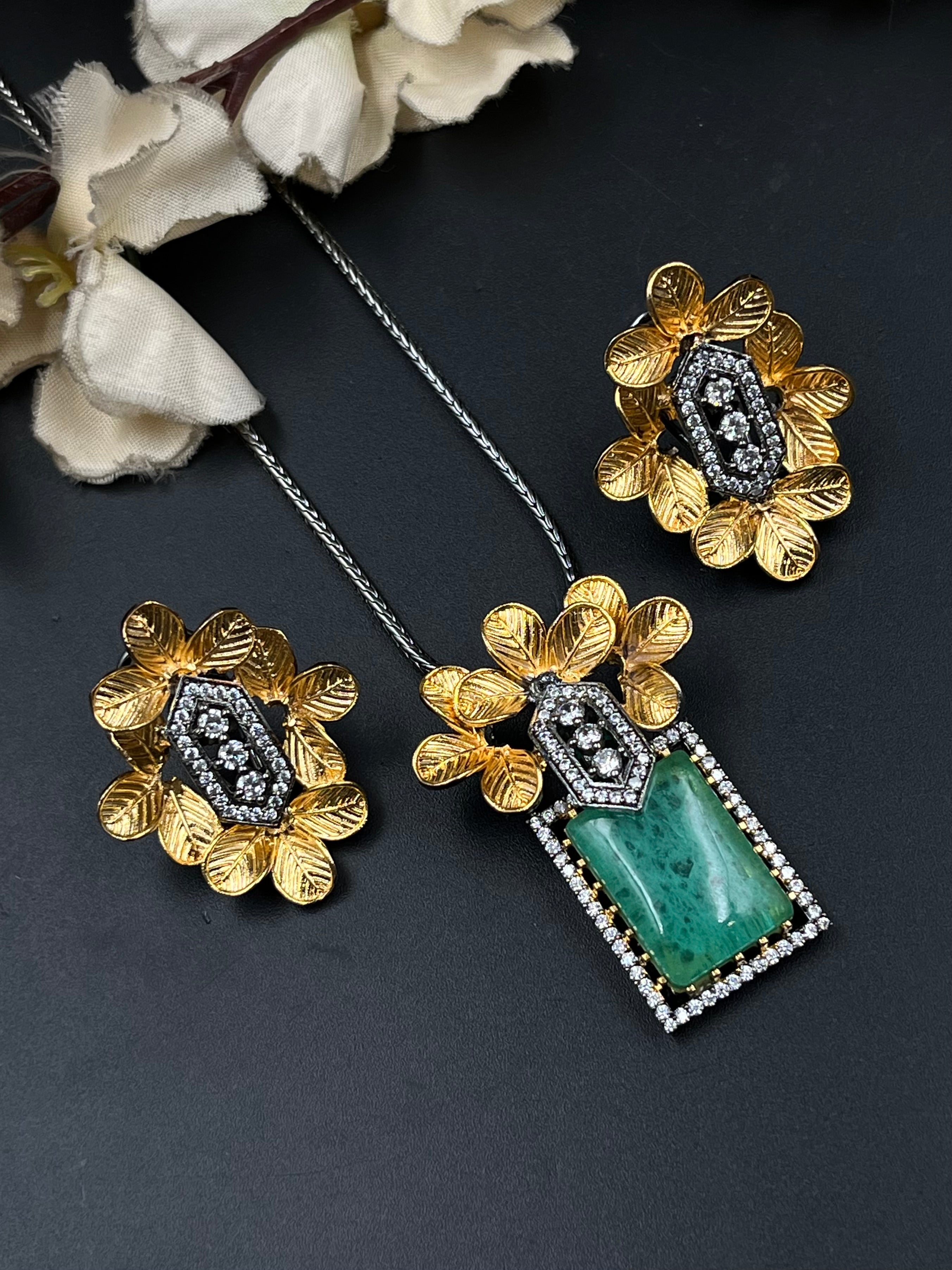 DARIYA PENDANT