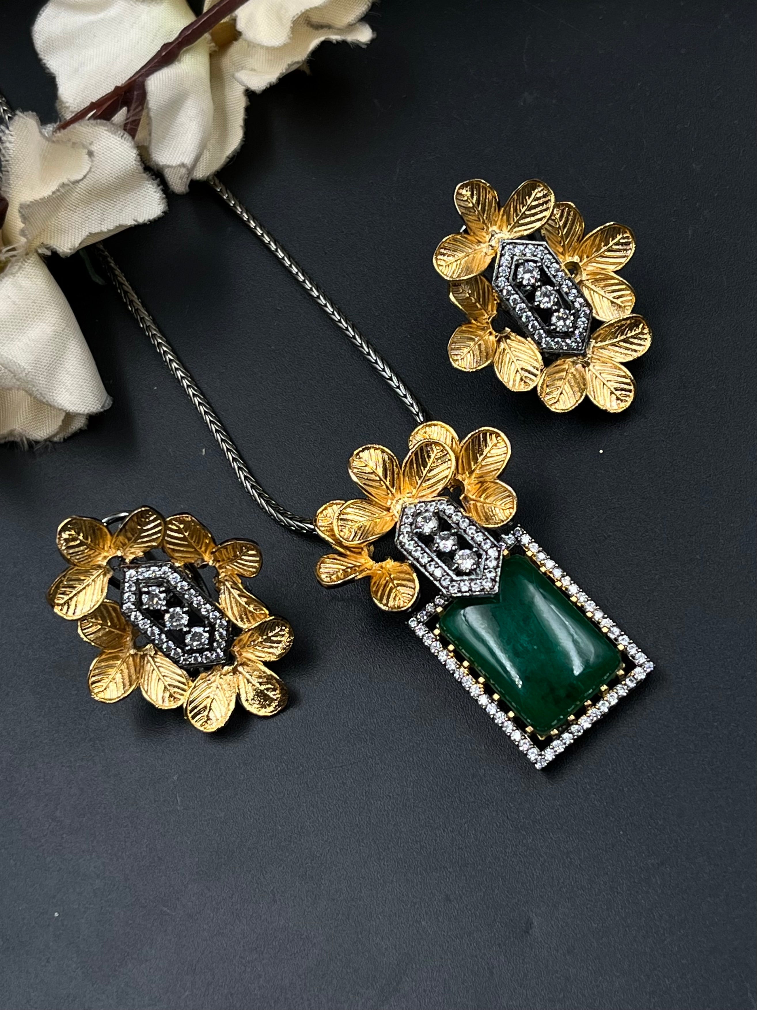 DARIYA PENDANT