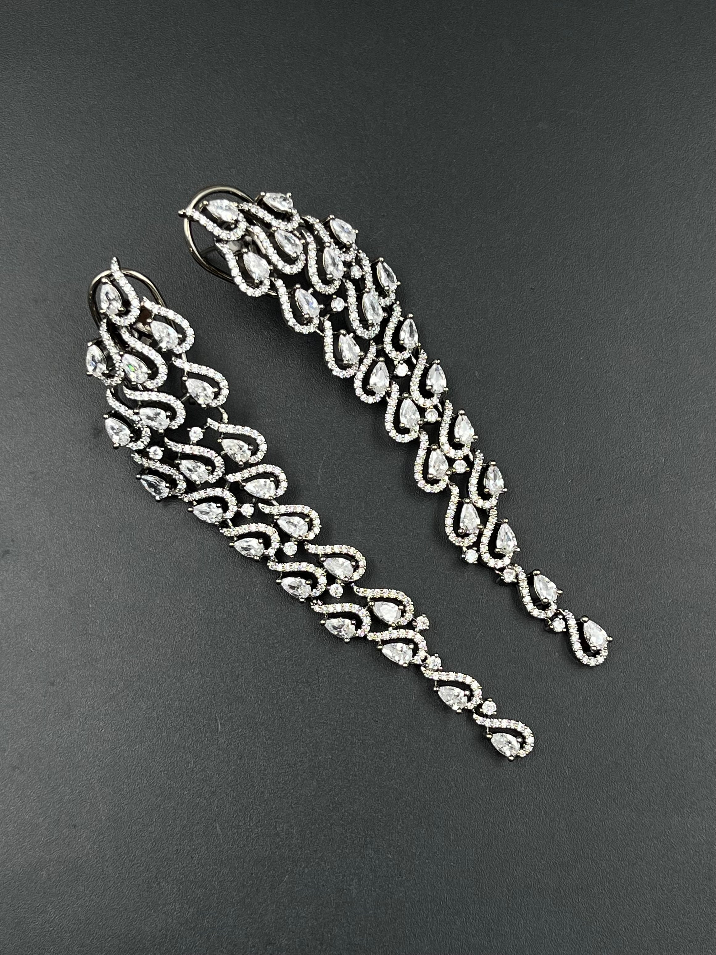 JANA EARRING
