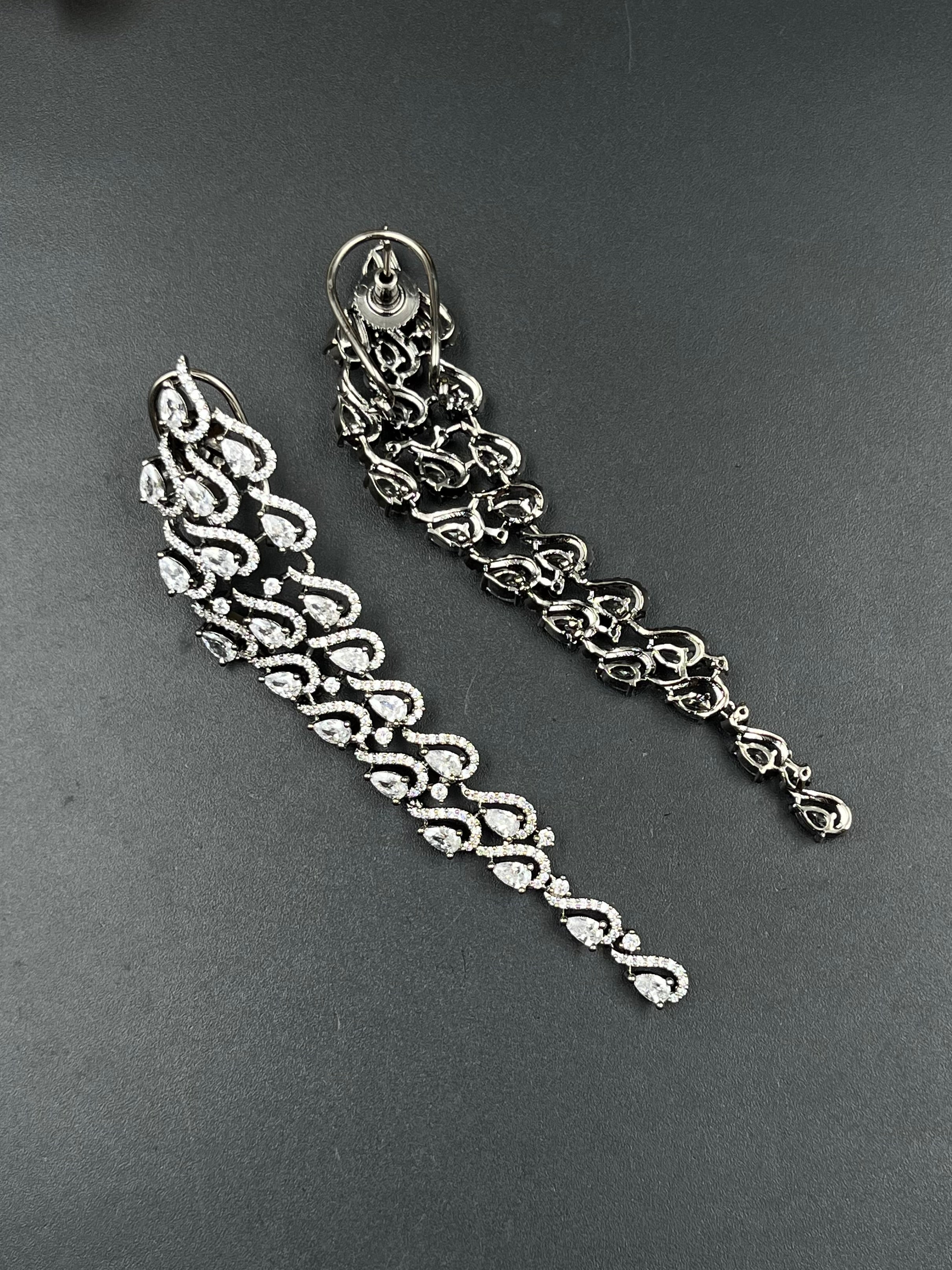 JANA EARRING
