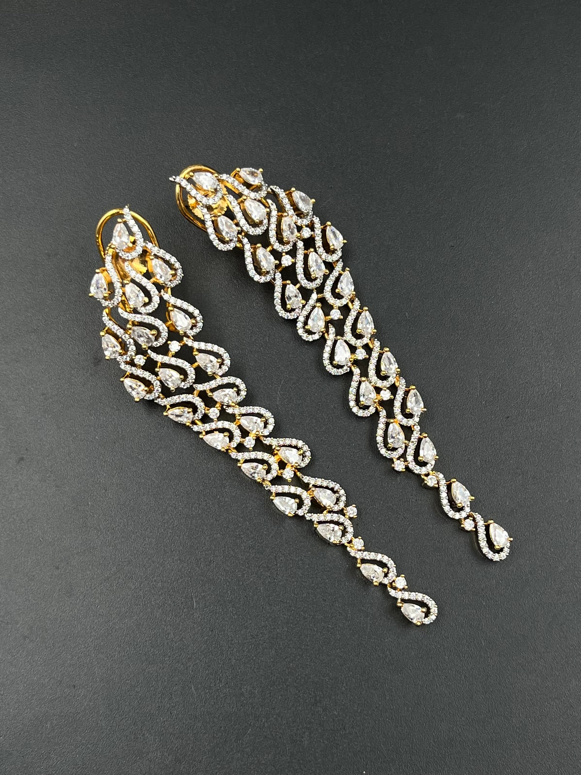 JANA EARRING