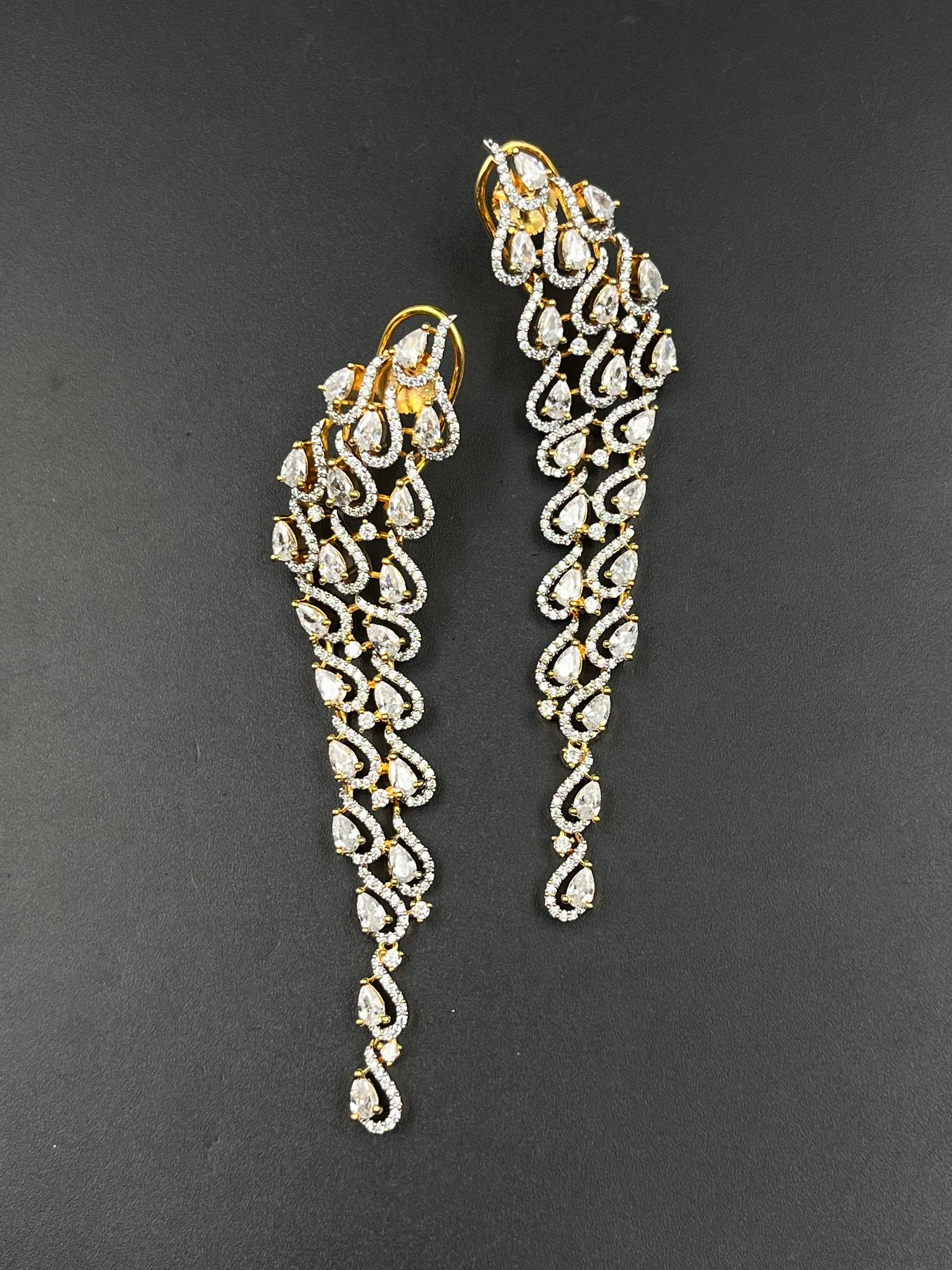 JANA EARRING