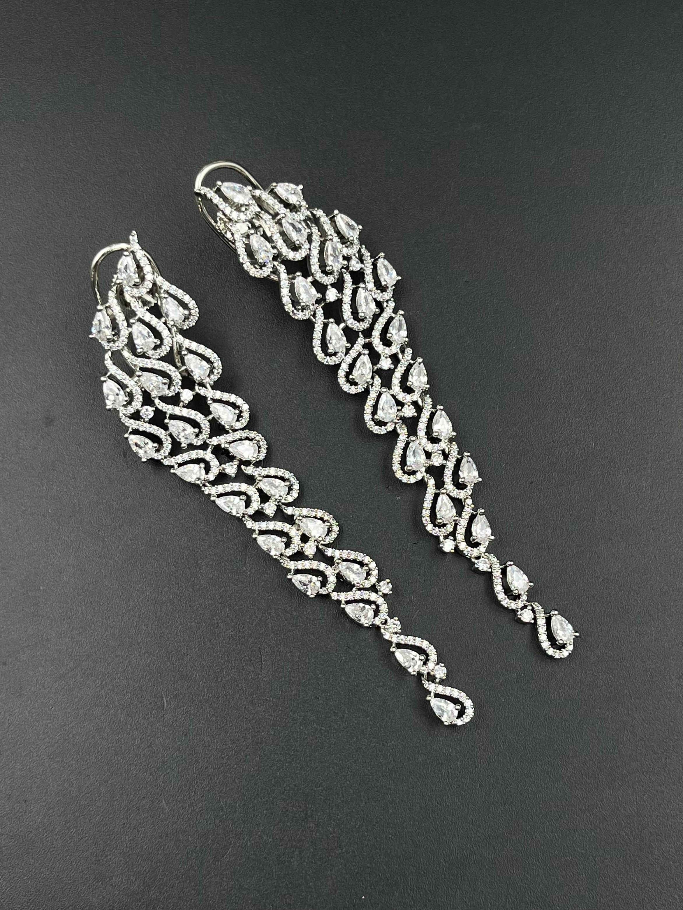 JANA EARRING