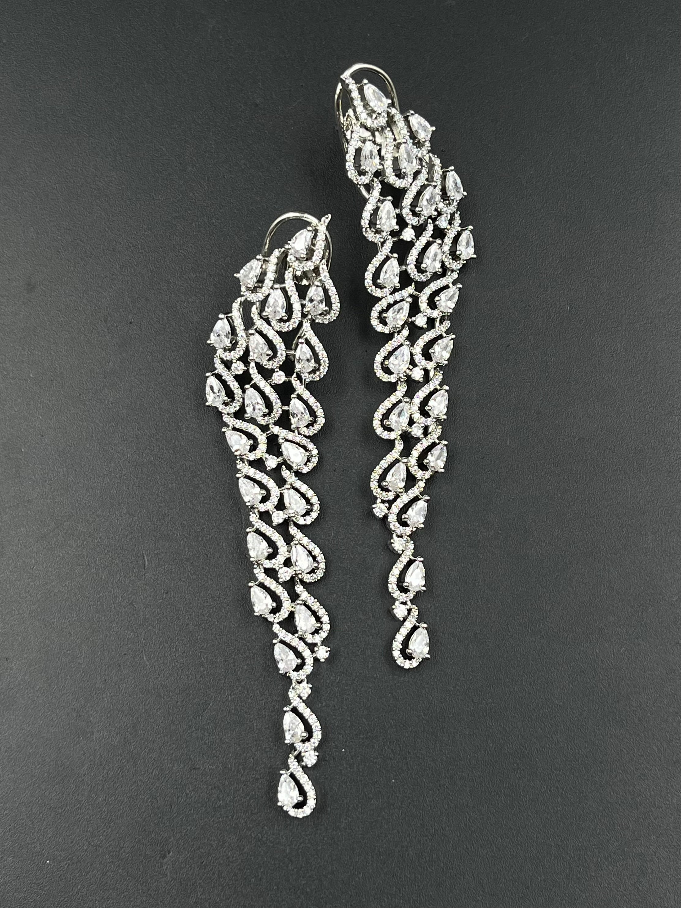 JANA EARRING