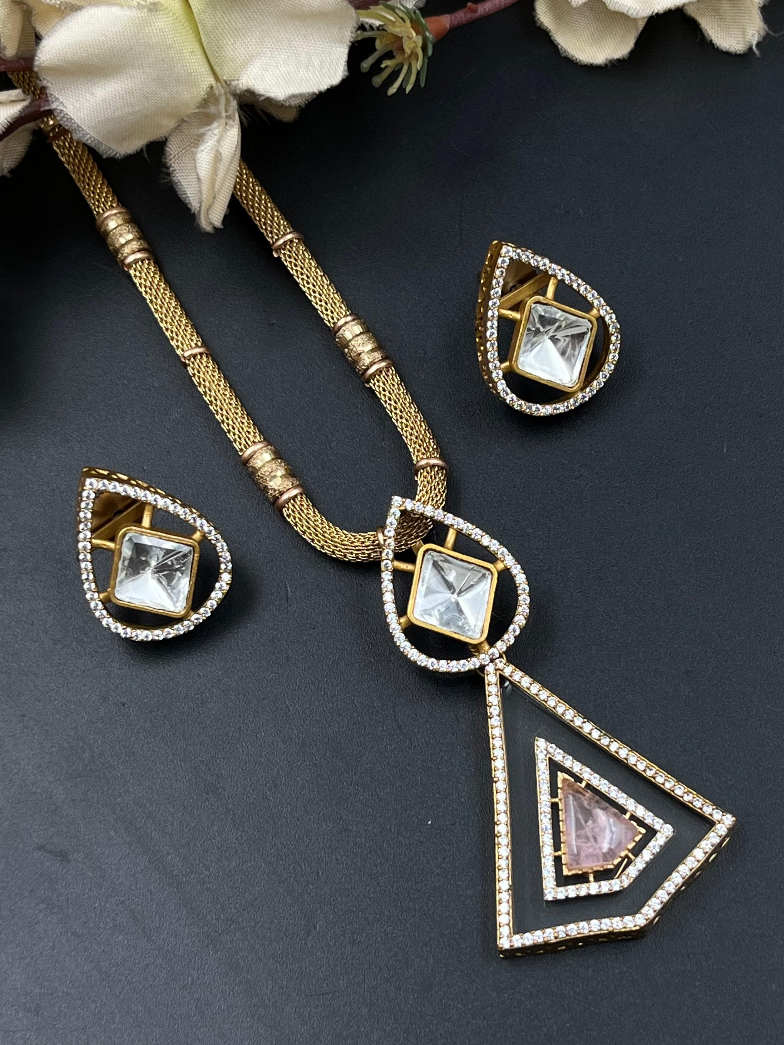 NAJMA PENDANT