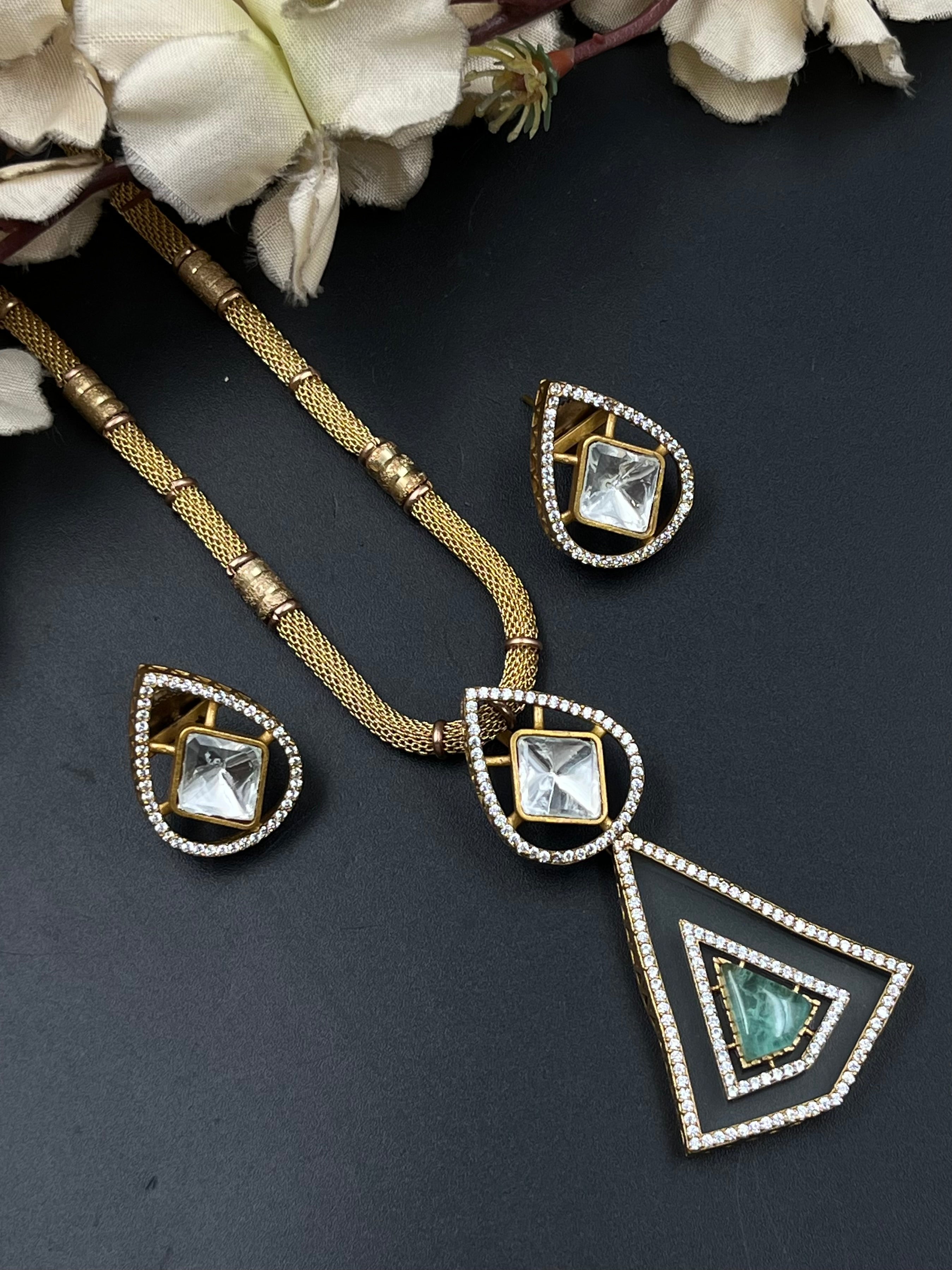 NAJMA PENDANT