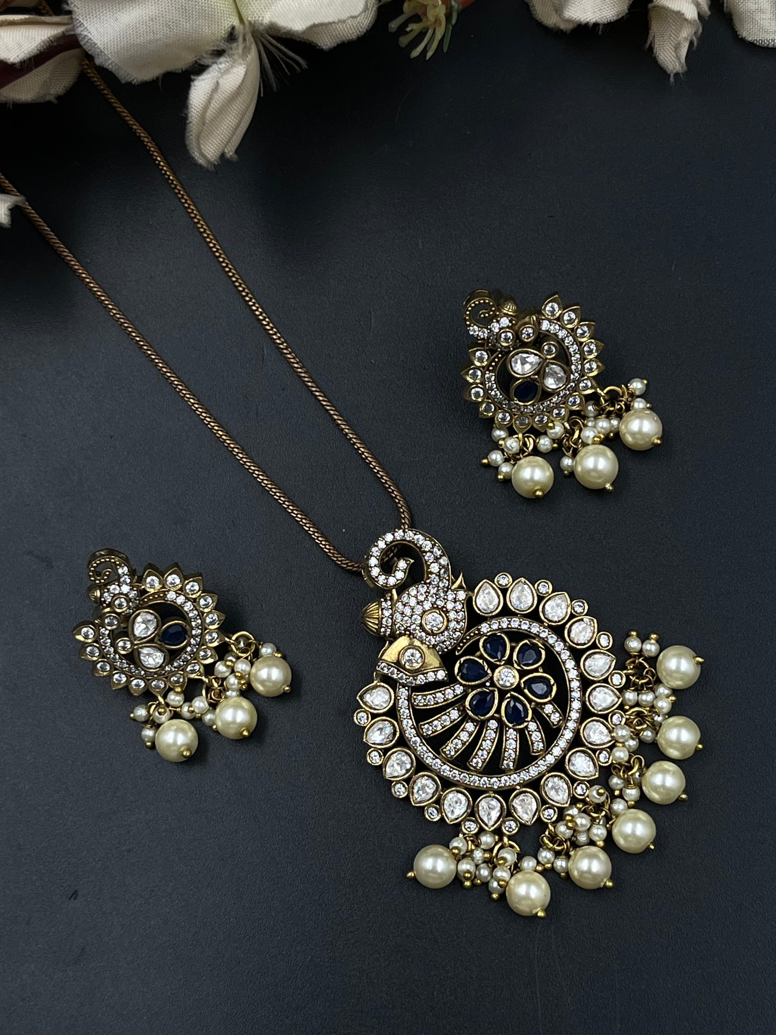 SAFIYA PENDANT