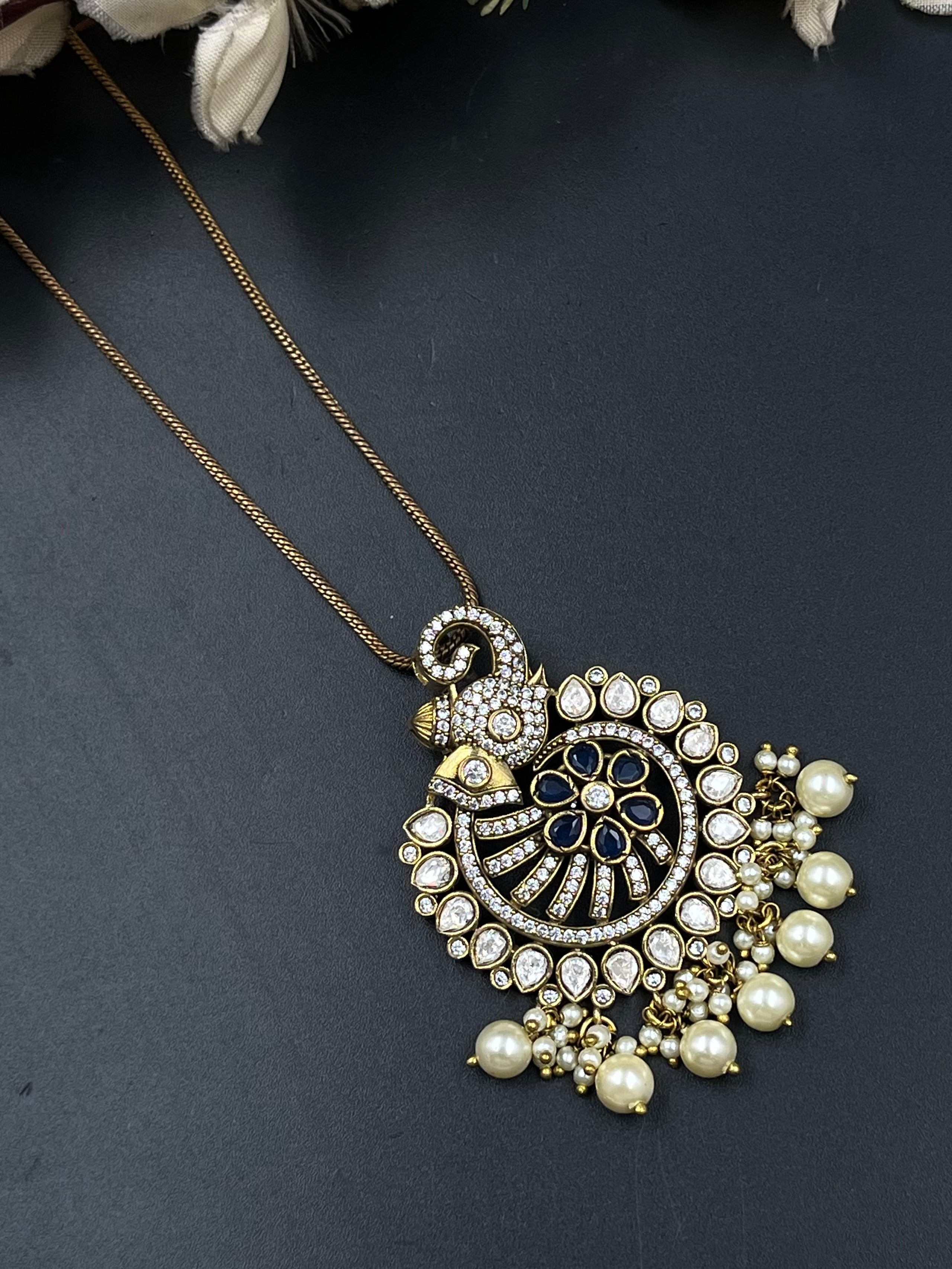 SAFIYA PENDANT