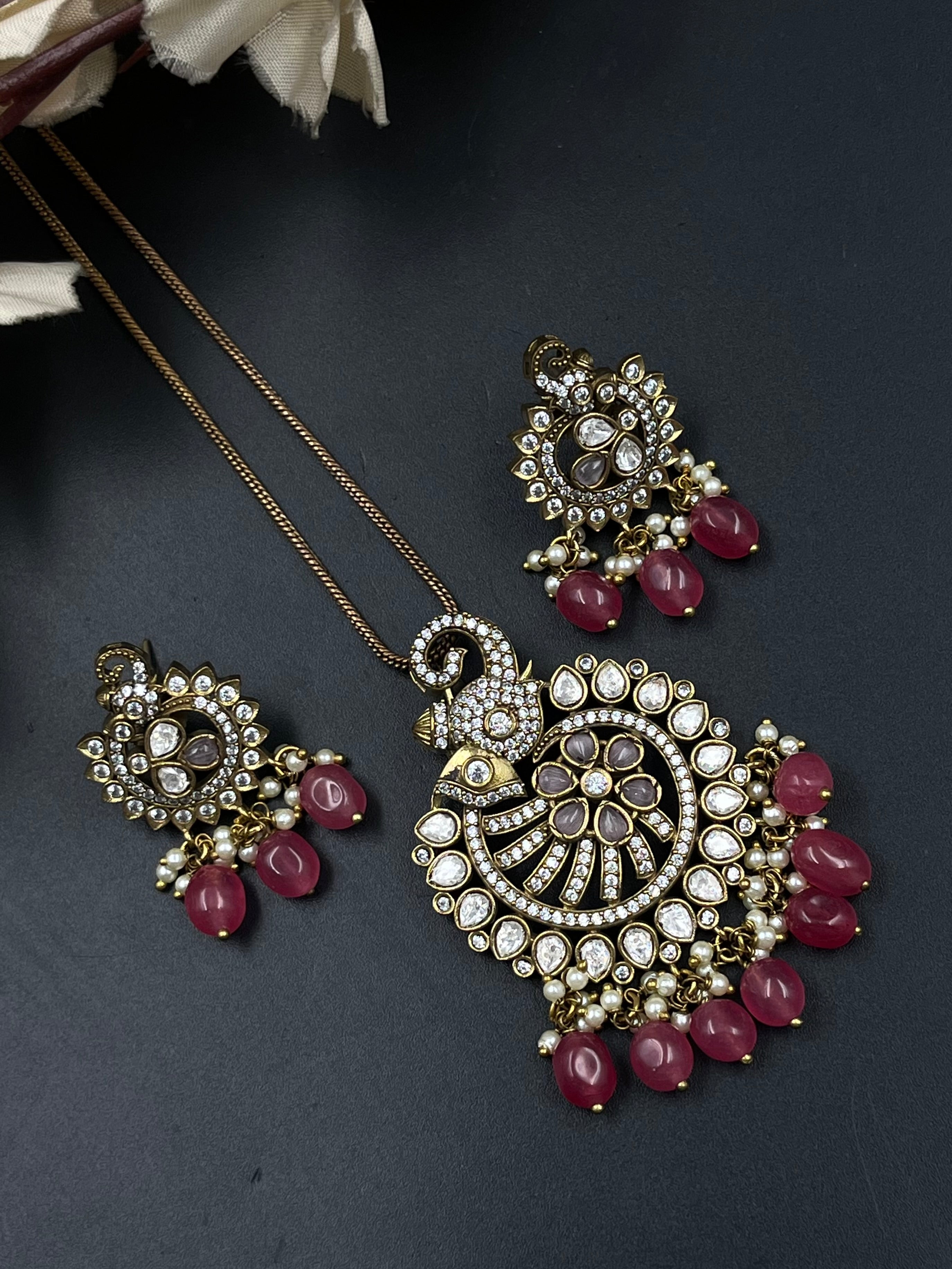 SAFIYA PENDANT