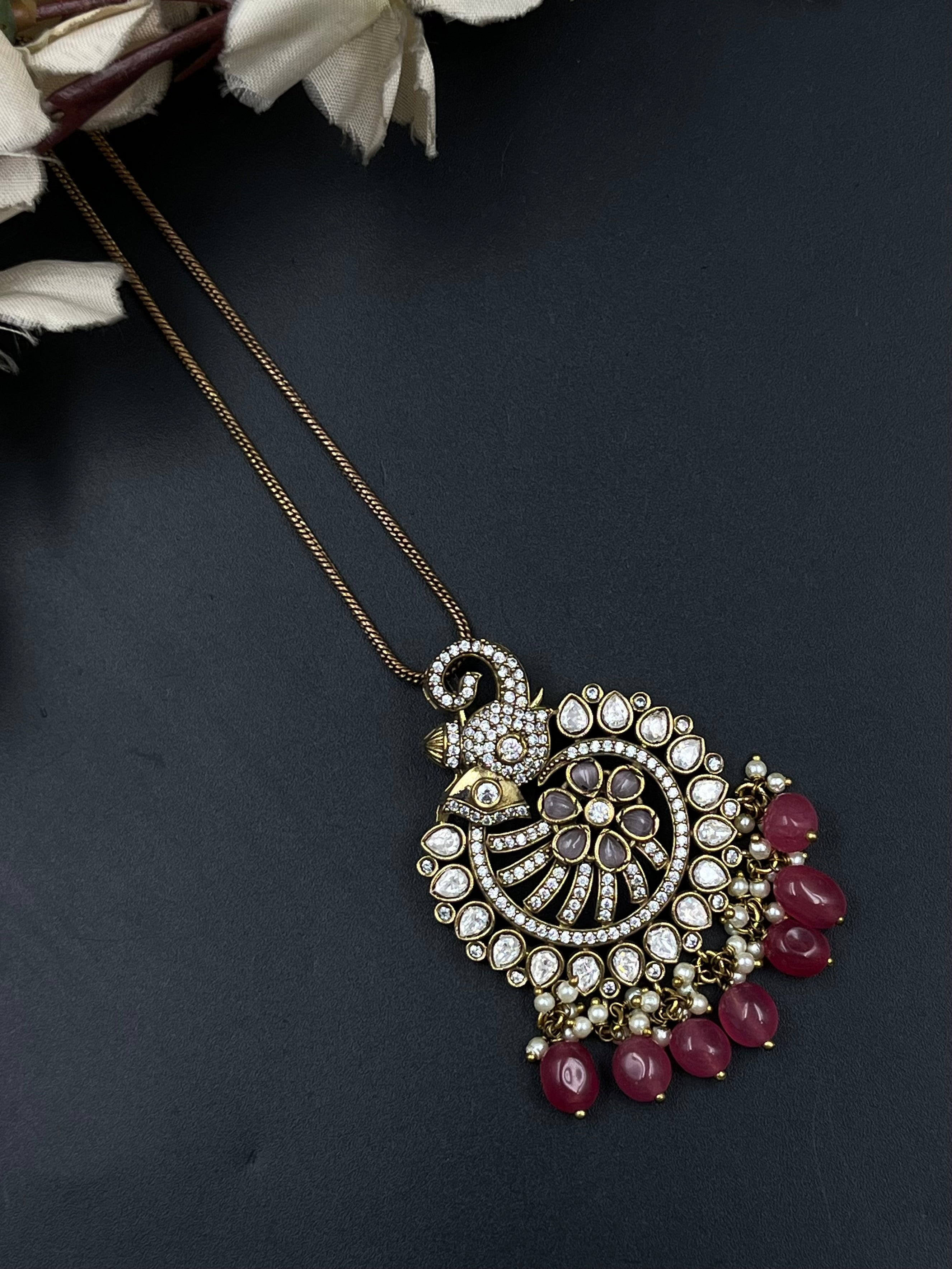 SAFIYA PENDANT
